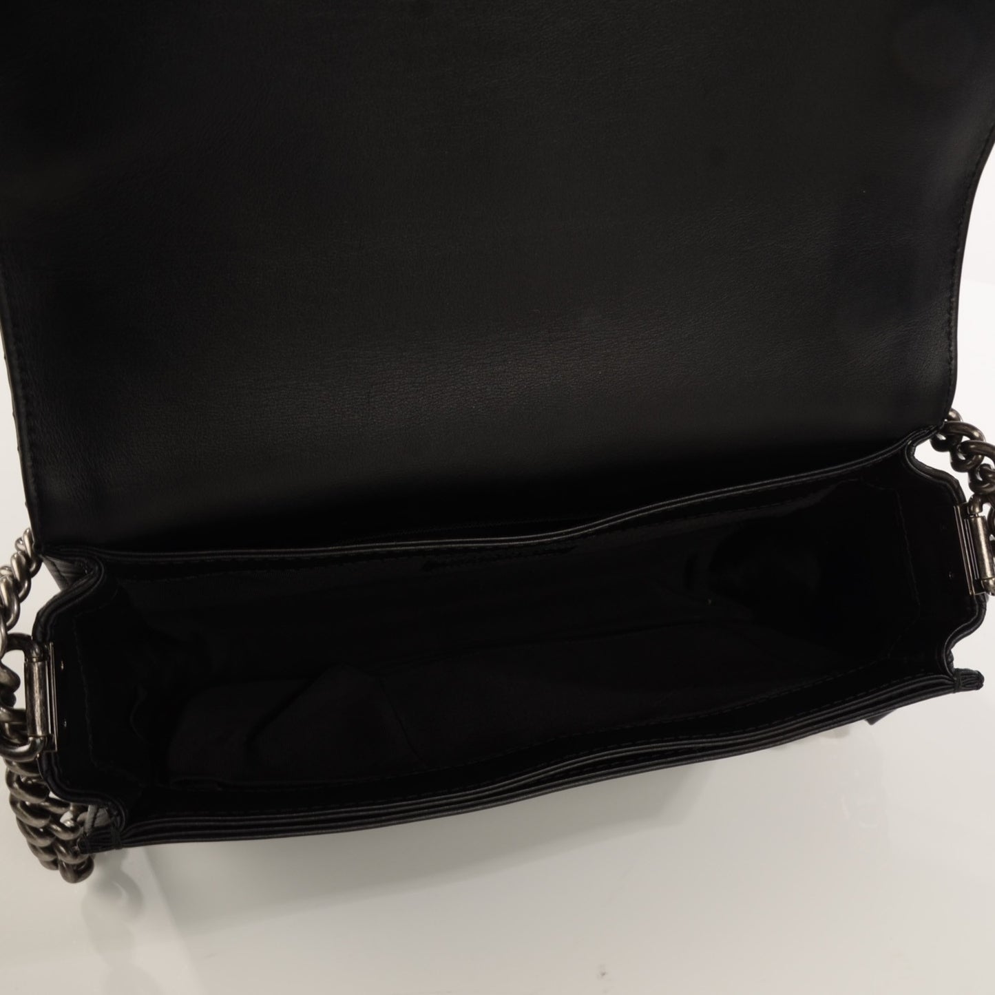 Calfskin Enchained Medium Boy Flap Black
