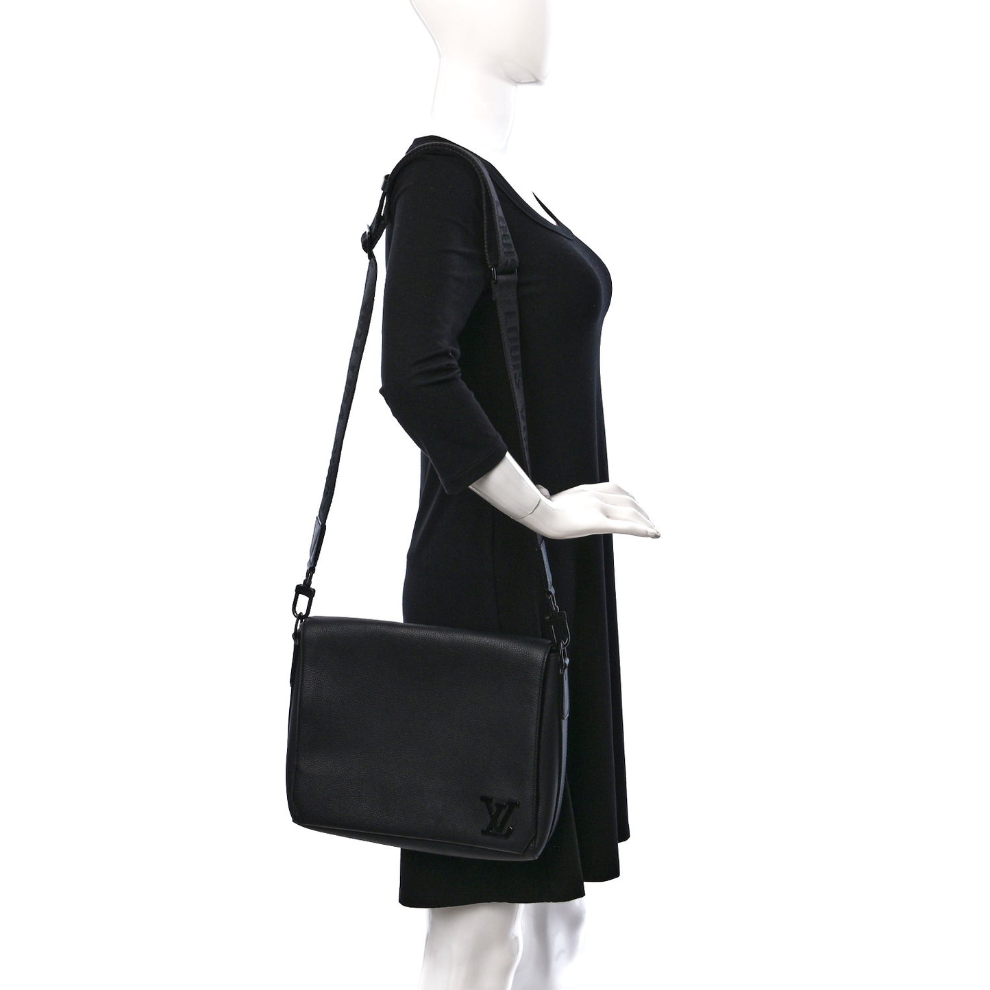 Calfskin Aerogram Messenger Black