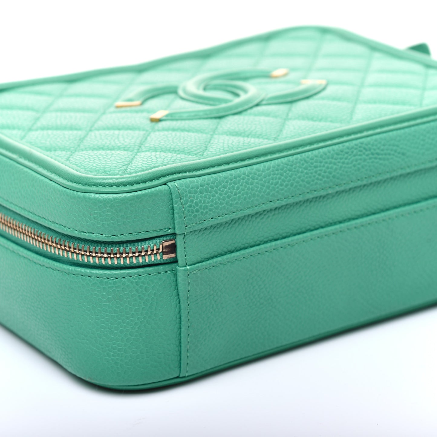Caviar Quilted Medium CC Filigree Vanity Case Green