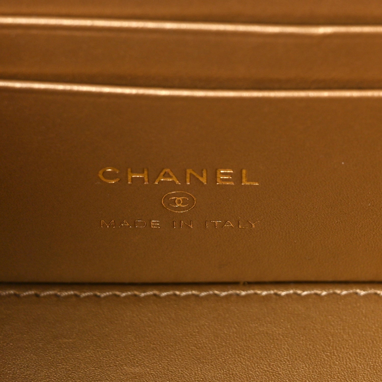 Chanel Lambskin Quilted Pearl Crush Small Vanity Case With Chain