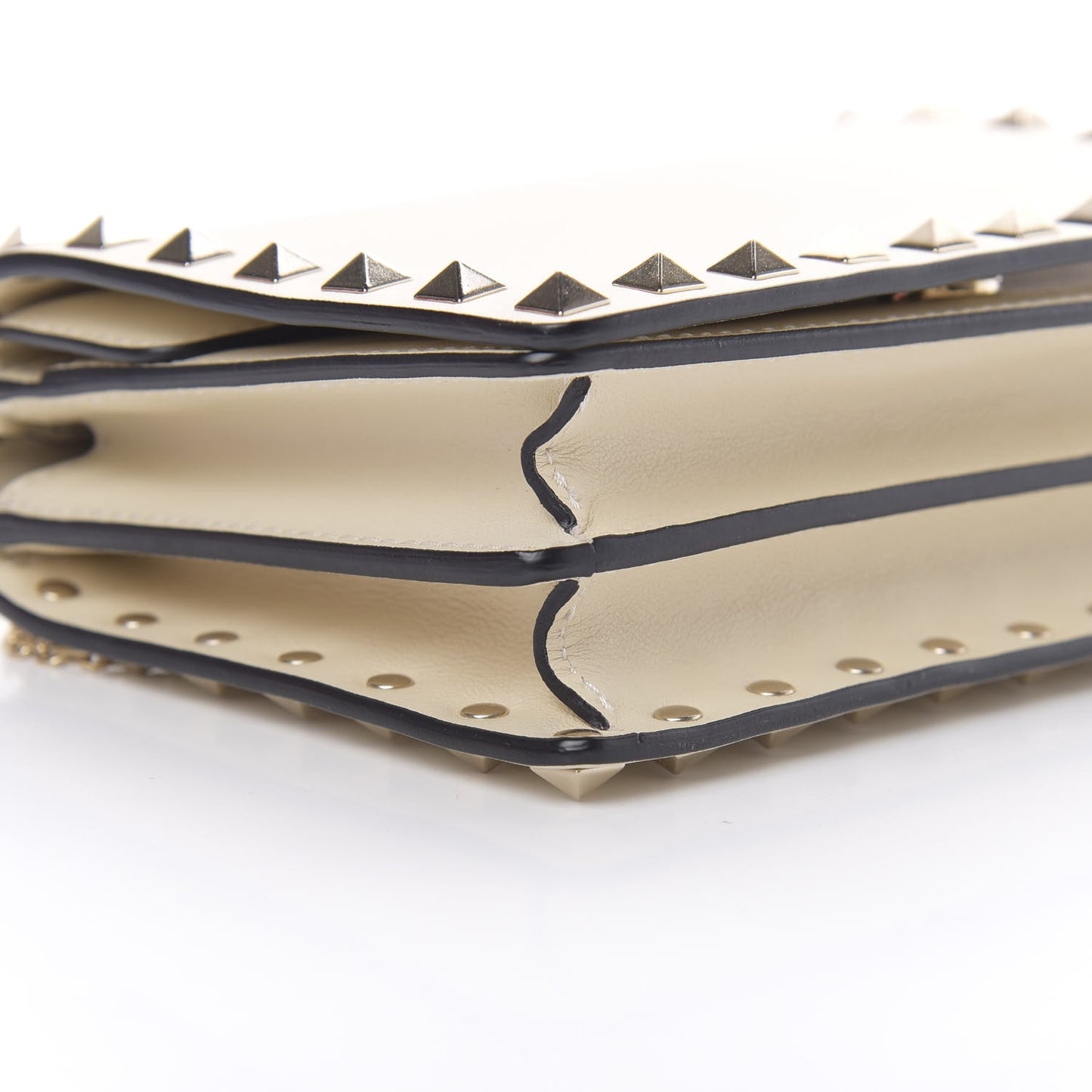 Vitello Rockstud Wallet on Chain Ivory