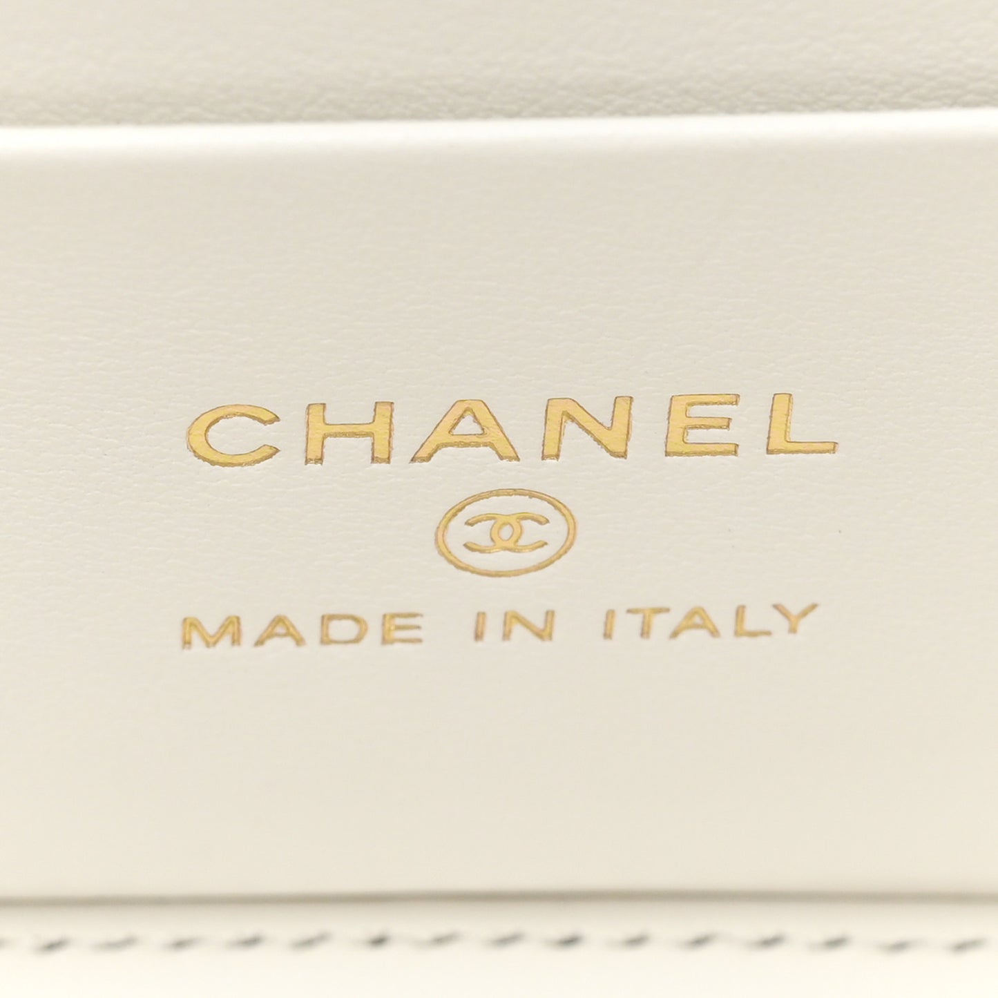Caviar Quilted Small Vanity Case With Chain White