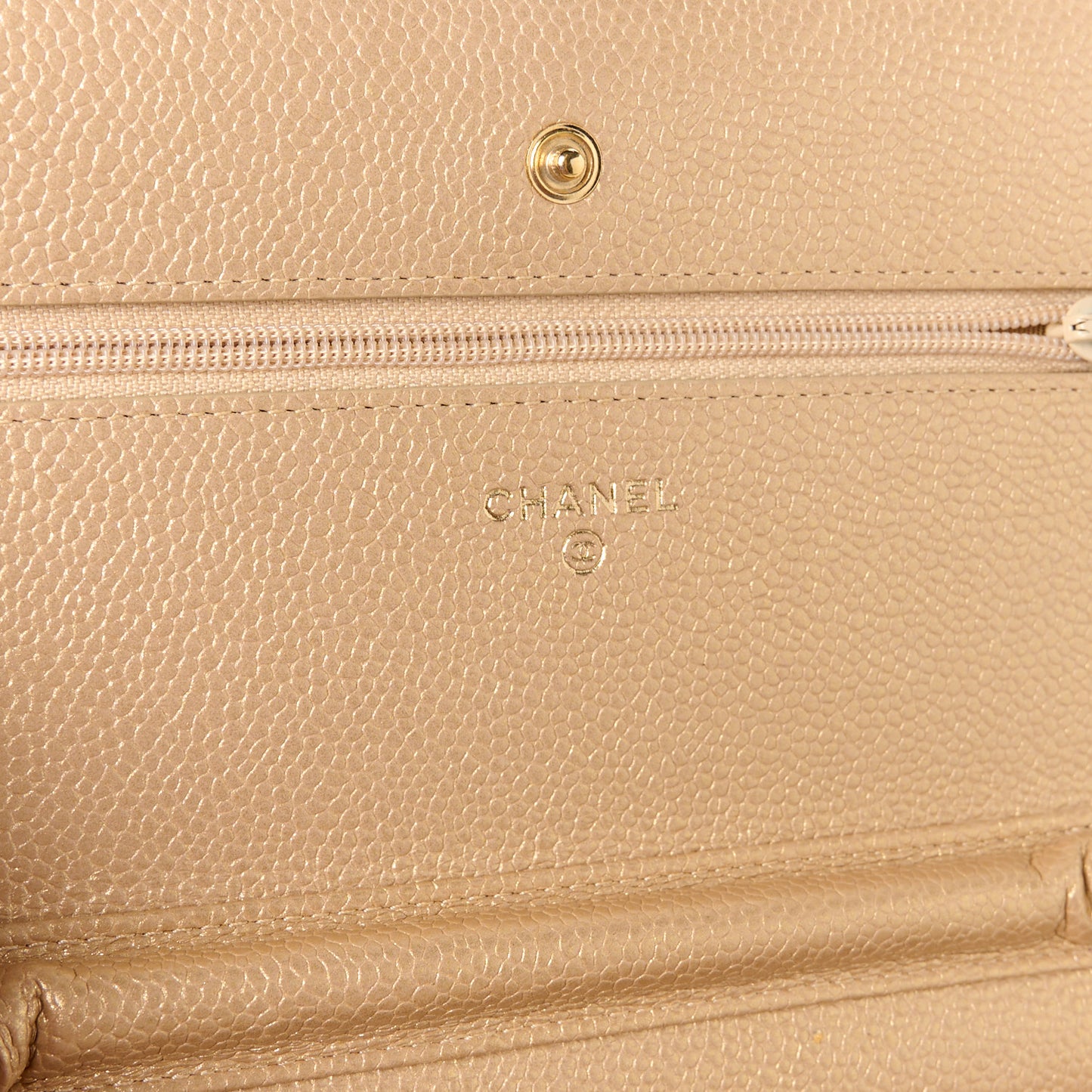 Pearly Caviar Quilted Wallet On Chain WOC Gold