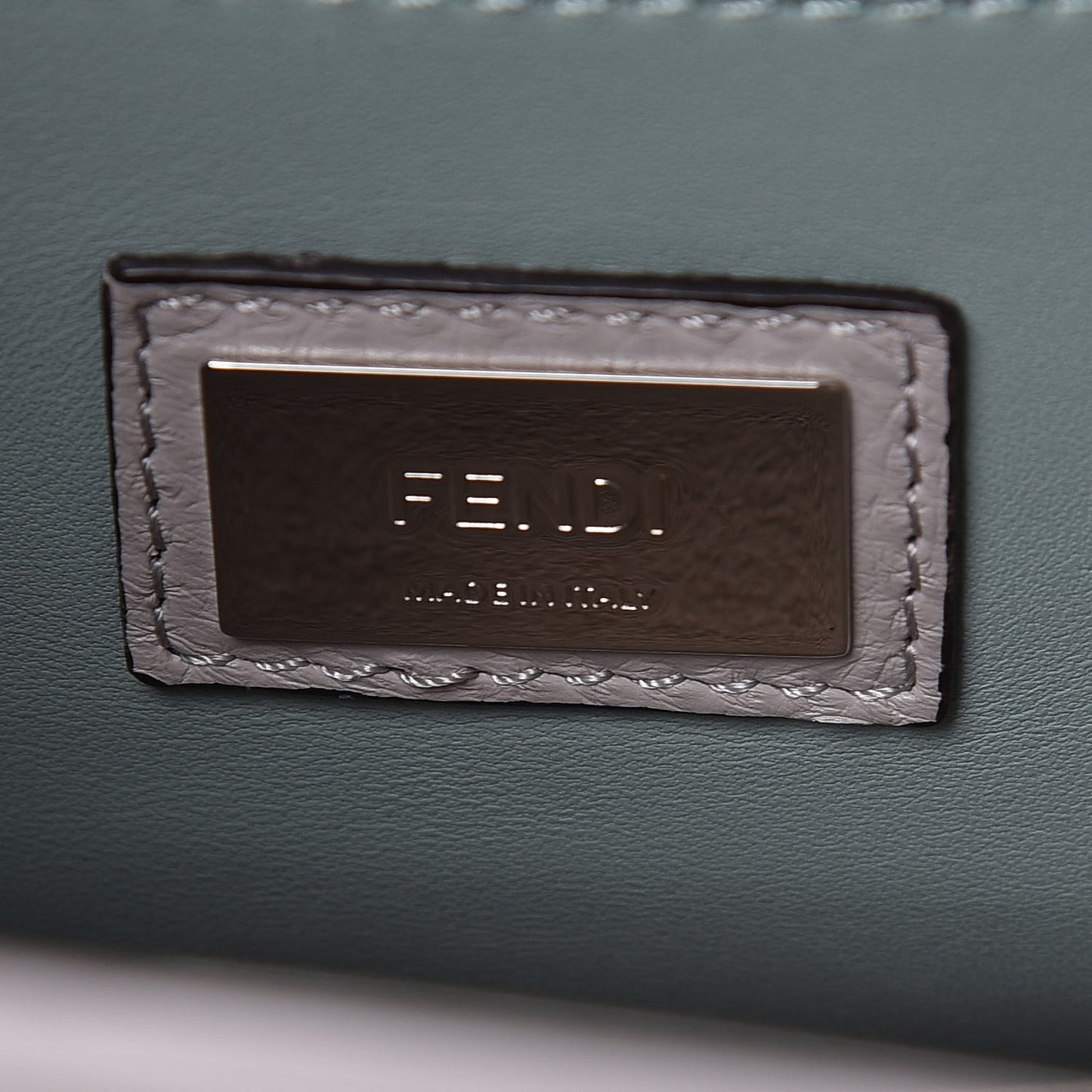 Vitello Dolce Shiny Nappa Large Peekaboo Iconic Satchel Grey