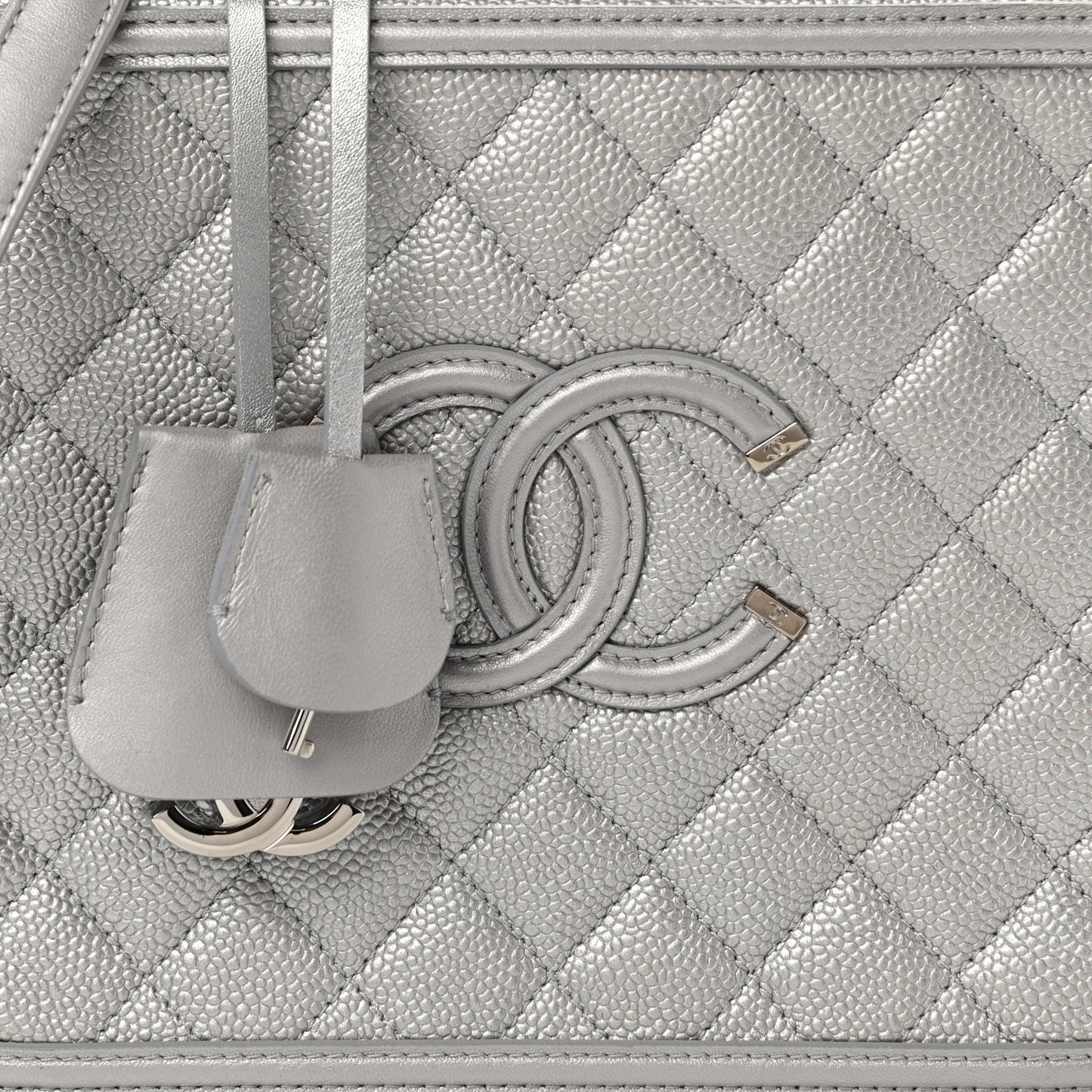 Metallic Caviar Quilted Large CC Filigree Vanity Case Silver