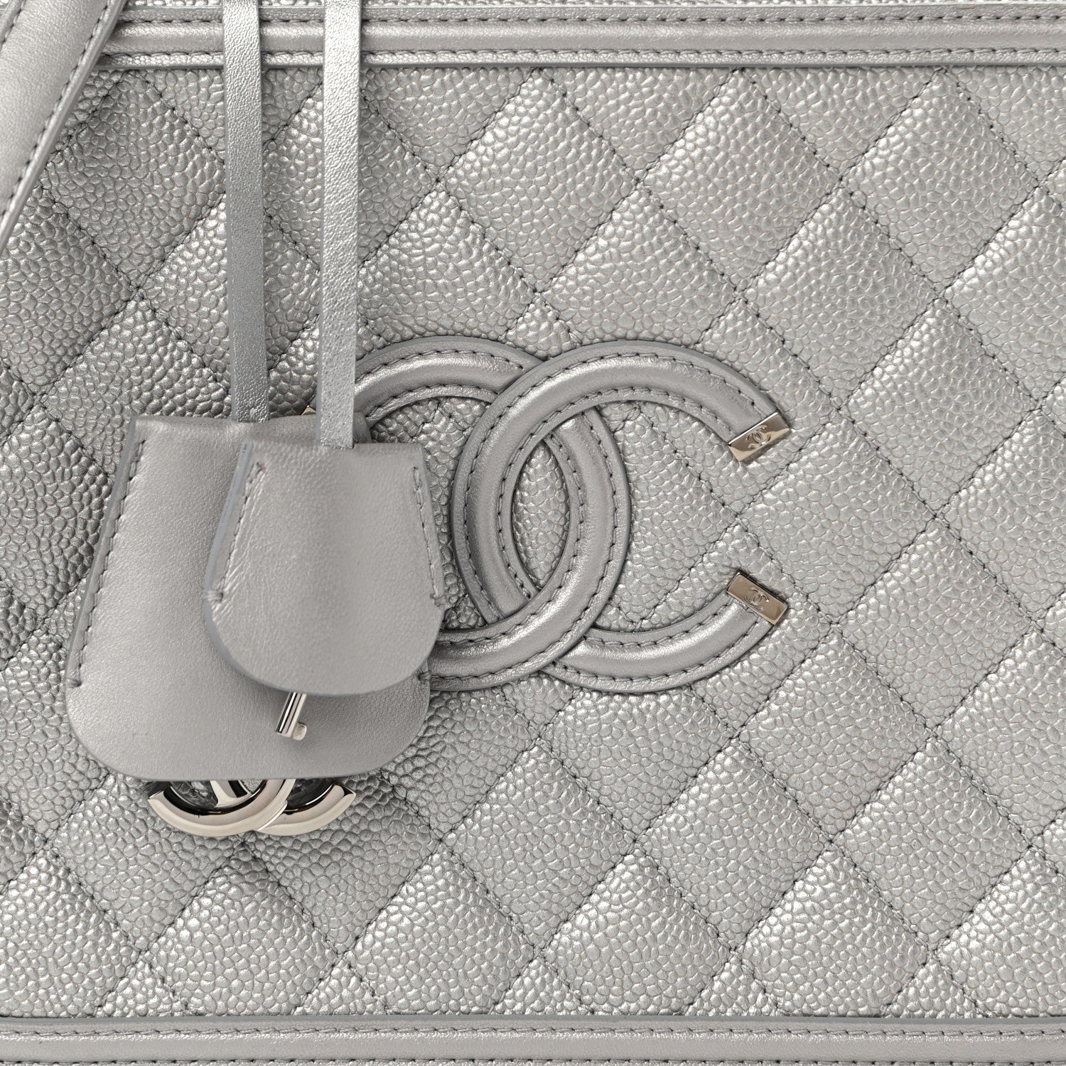 Chanel Metallic Caviar Quilted Large CC Filigree Vanity Case Silver 9 of 11