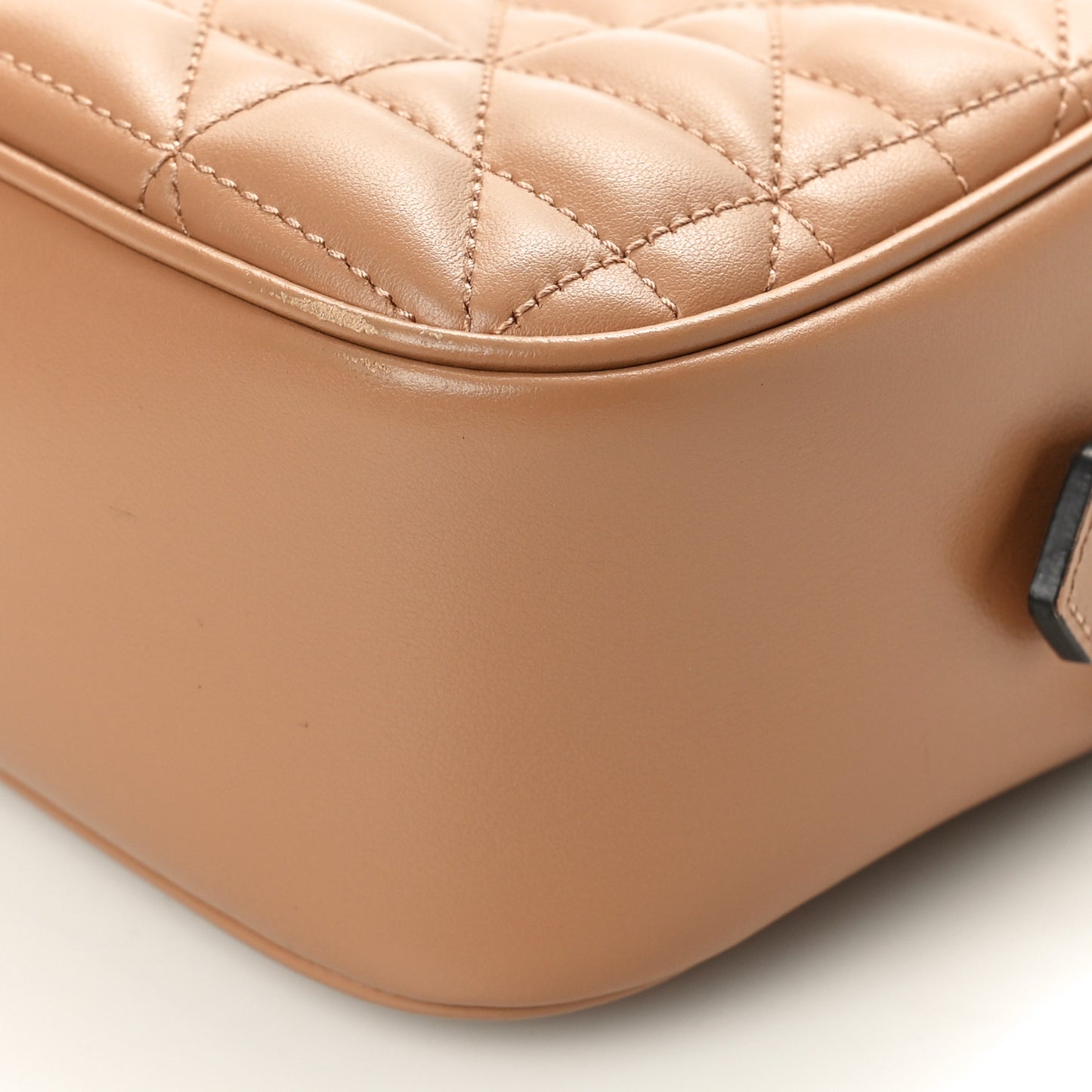 Calfskin Matelasse Aria Small GG Marmont Chain Shoulder Bag Camelia