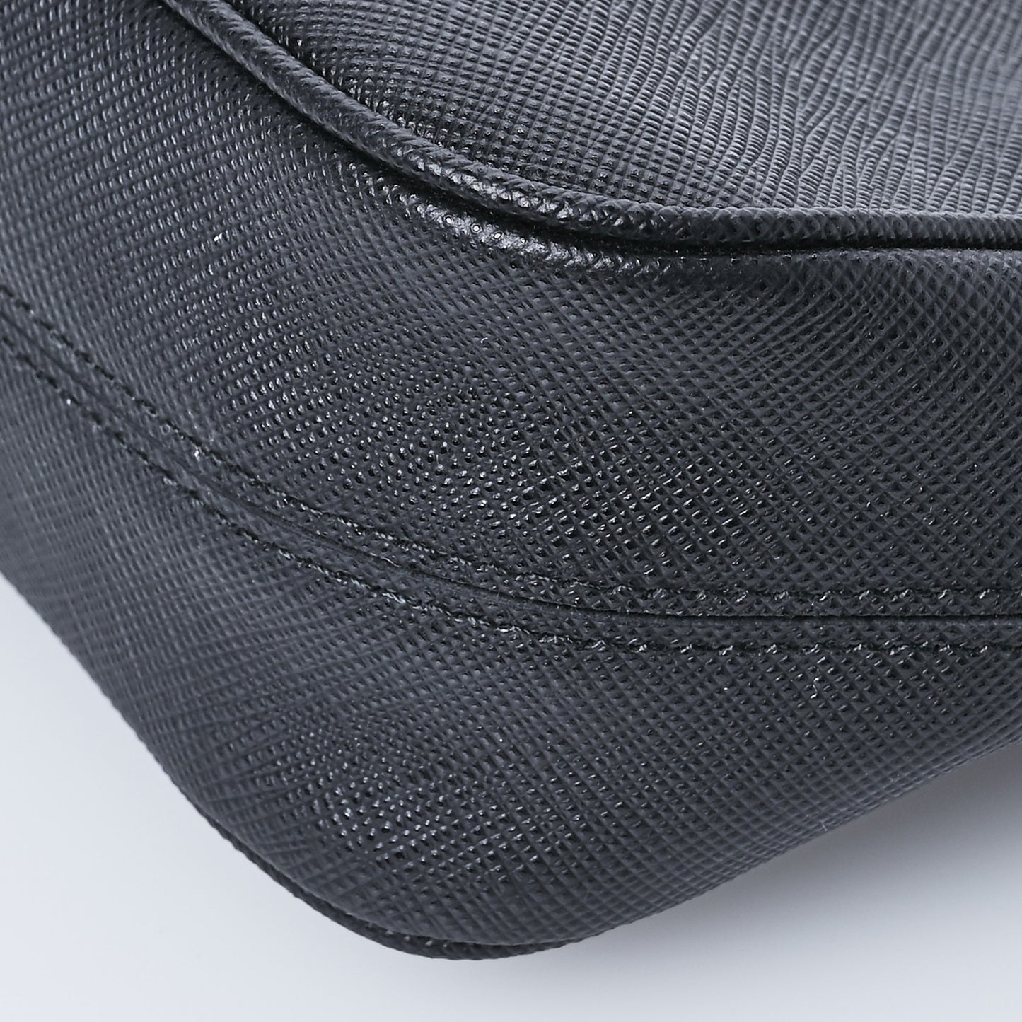Saffiano Lux Re-Edition 2005 Shoulder Bag Black