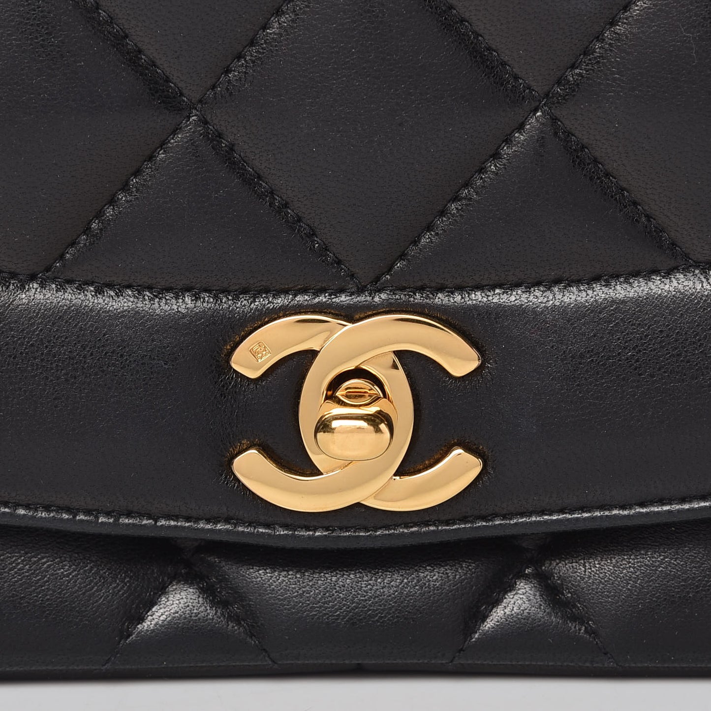 Lambskin Quilted Medium Single Flap Black