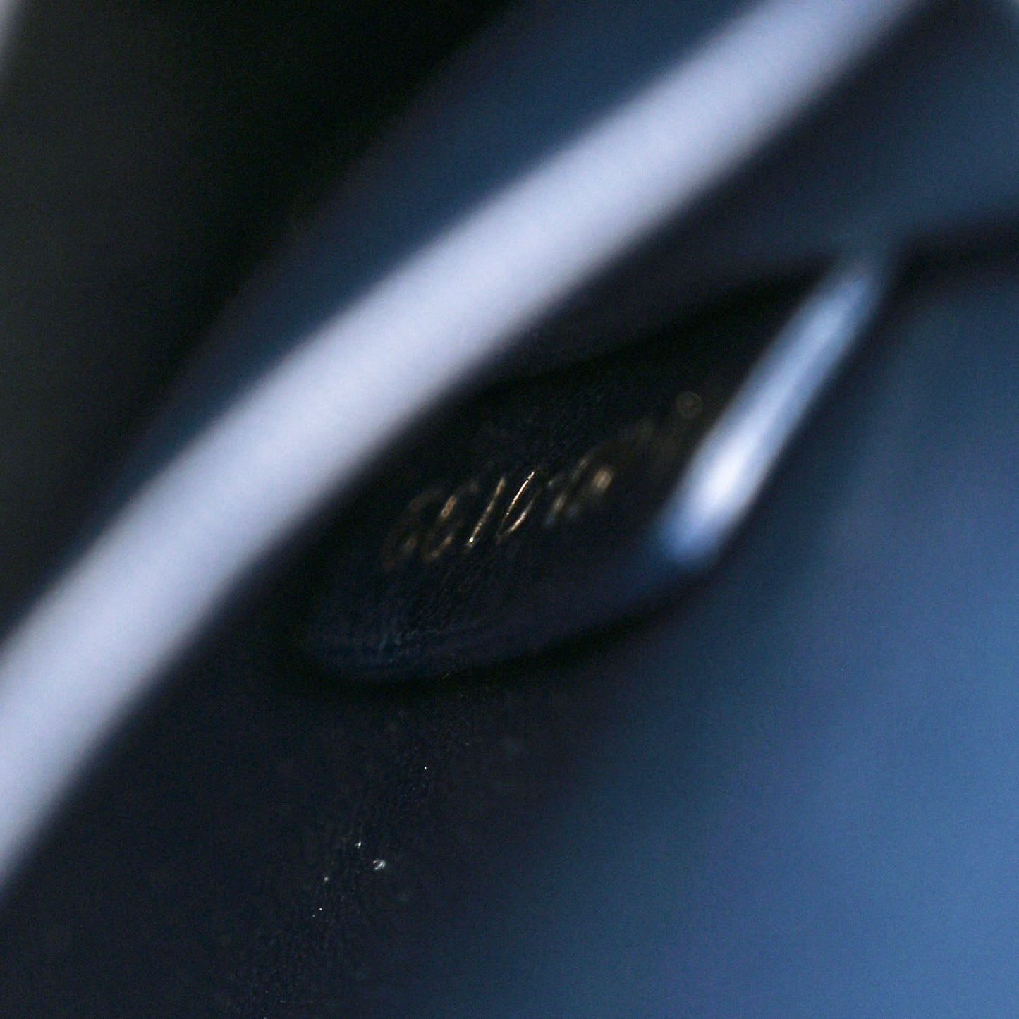 Smooth Calfskin 30 Montaigne Box Bag Navy