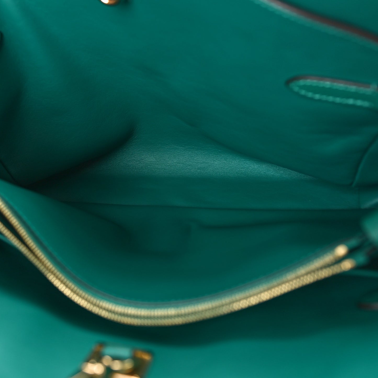 LOUIS VUITTON Veau Nuage Milla MM Emeraude
