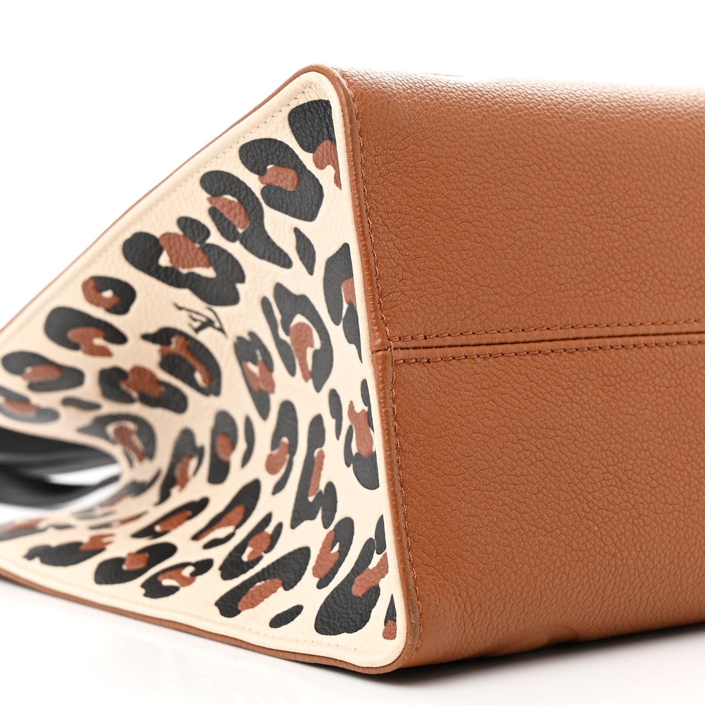 Empreinte Monogram Giant Wild At Heart Onthego MM Caramel