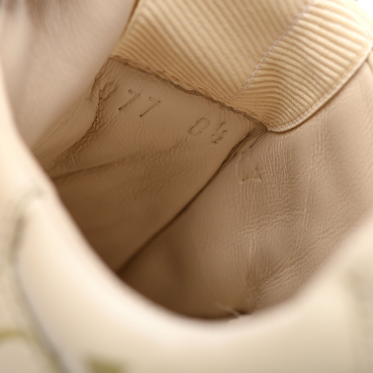 Calfskin Logo Mens Rhyton Sneakers 8.5 Ivory