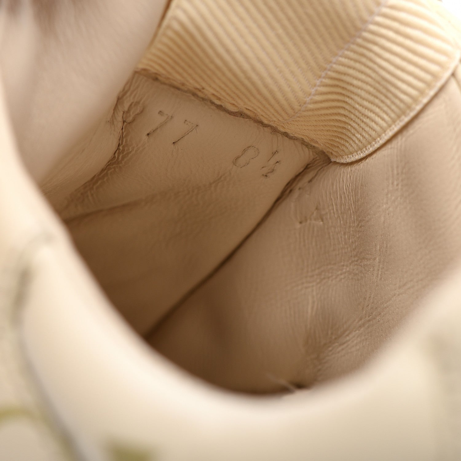 Gucci Calfskin Logo Mens Rhyton Sneakers 8.5 Ivory 9 of 9