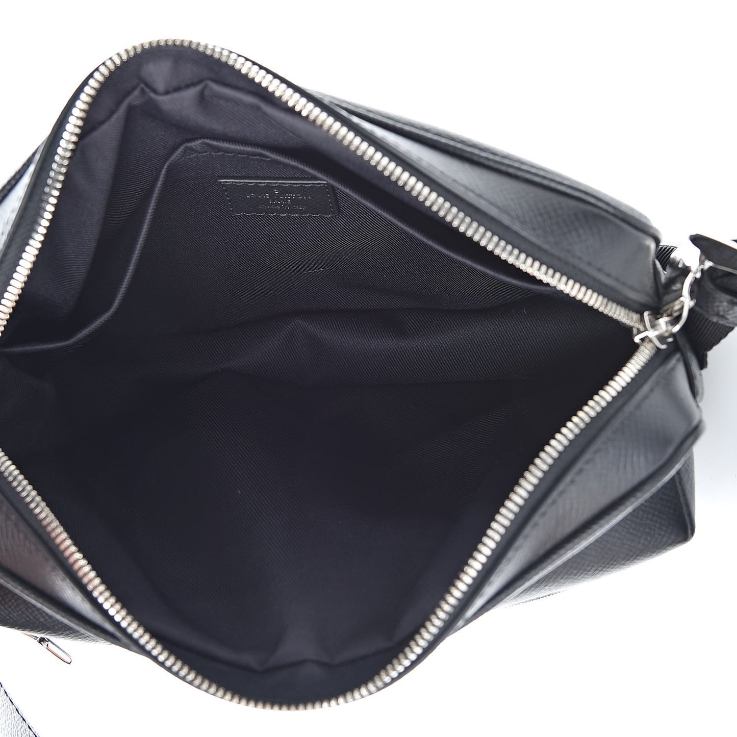 Taiga Monogram Eclipse Outdoor Messenger Black