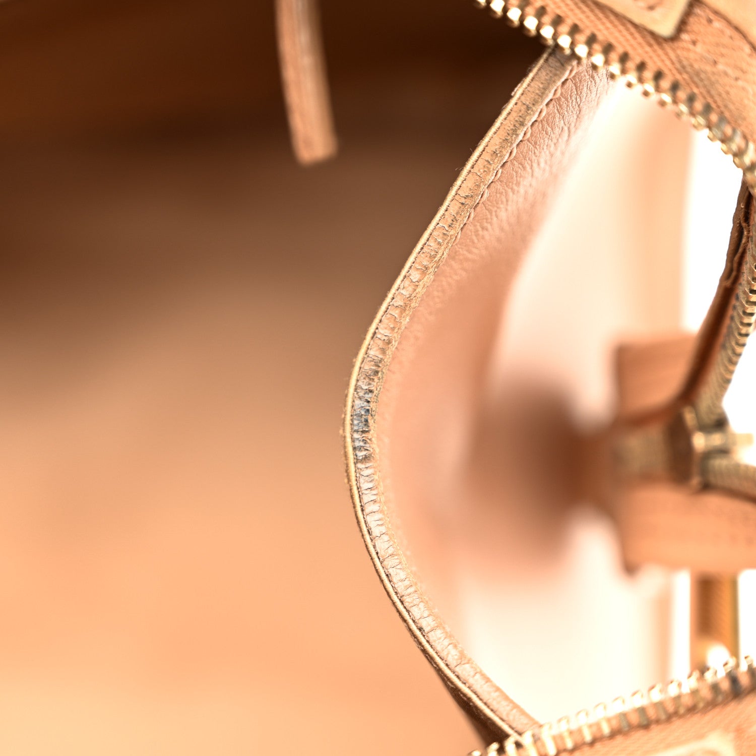 Saint Laurent Textured Calfskin Medium Cabas ChYc Beige 13 of 17