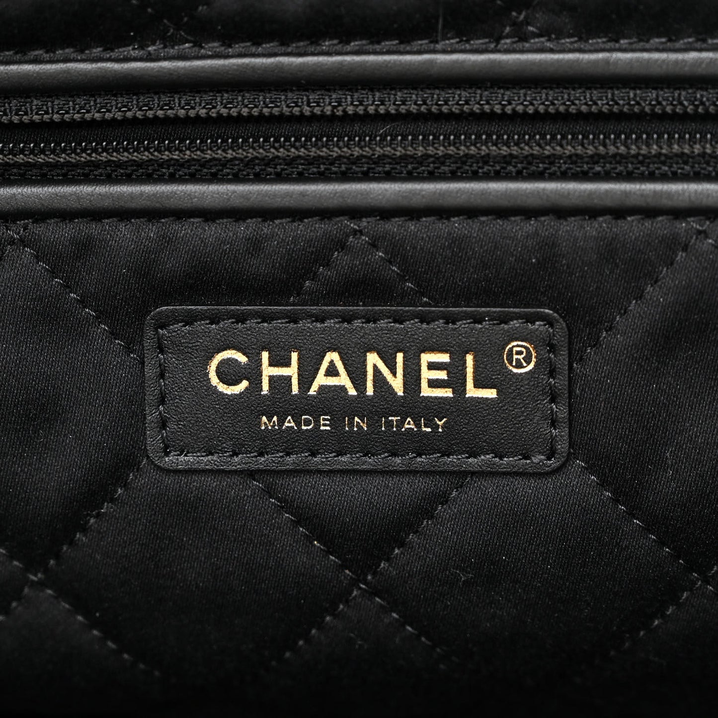 Crumpled Calfskin Quilted Chanel 22 Black