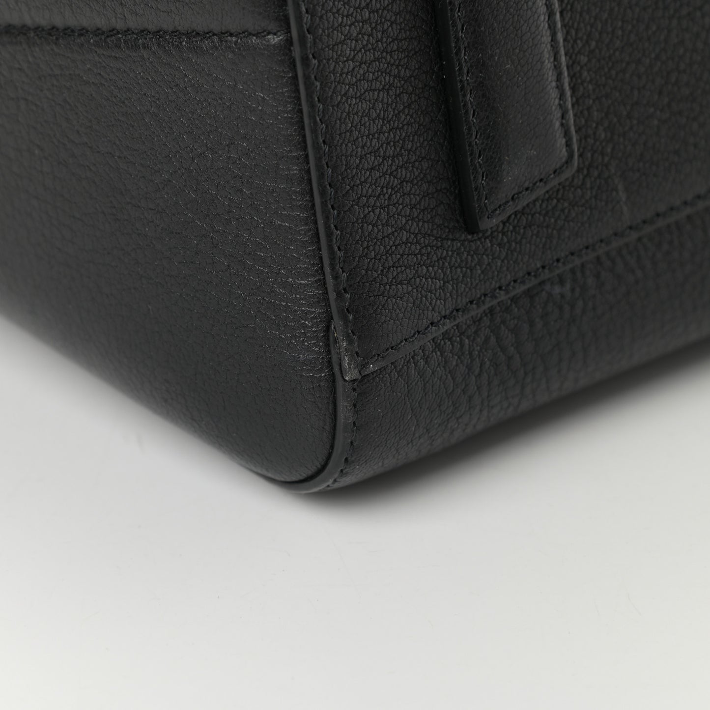 Sugar Goatskin Medium Antigona Black