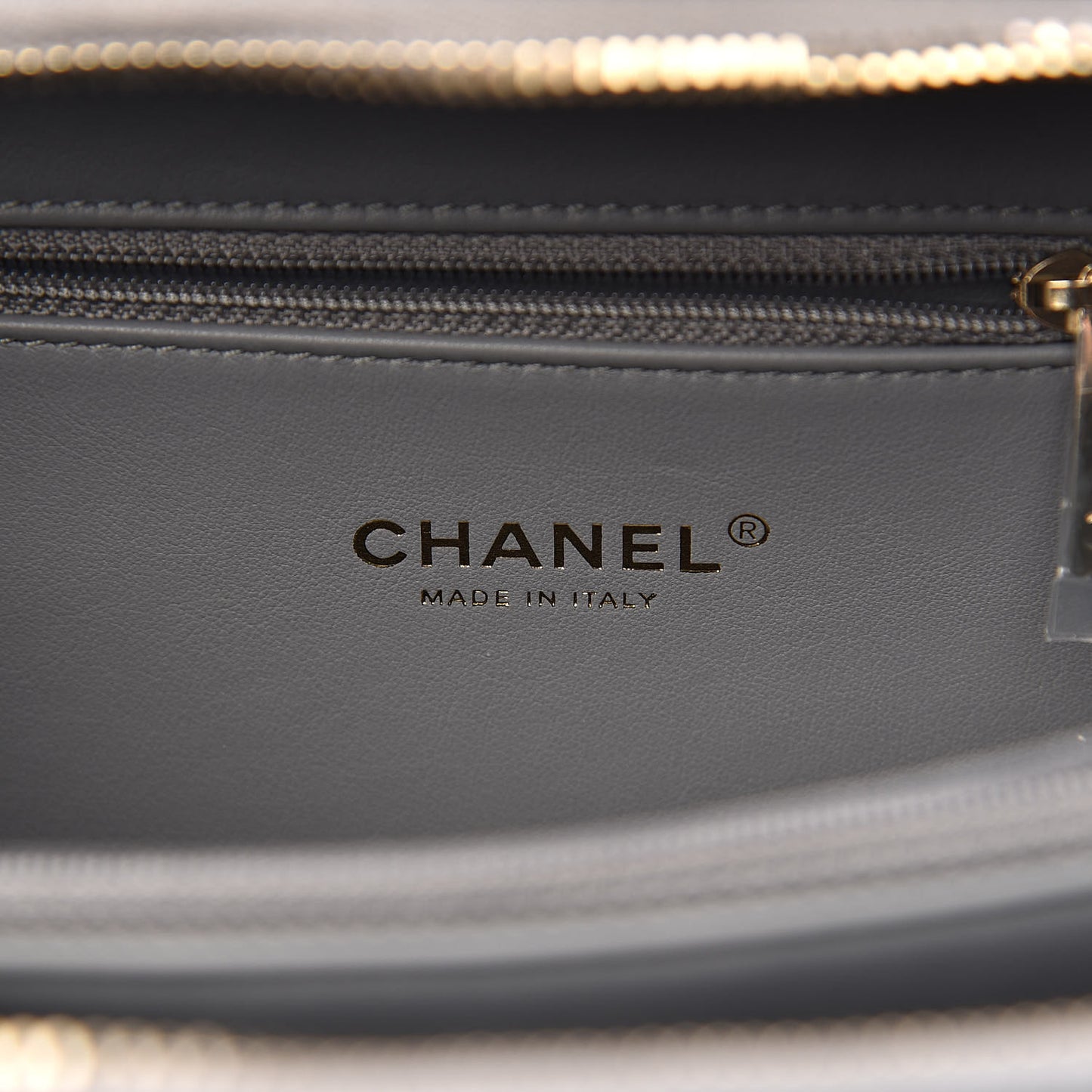 Caviar Quilted Medium CC Filigree Vanity Case Grey