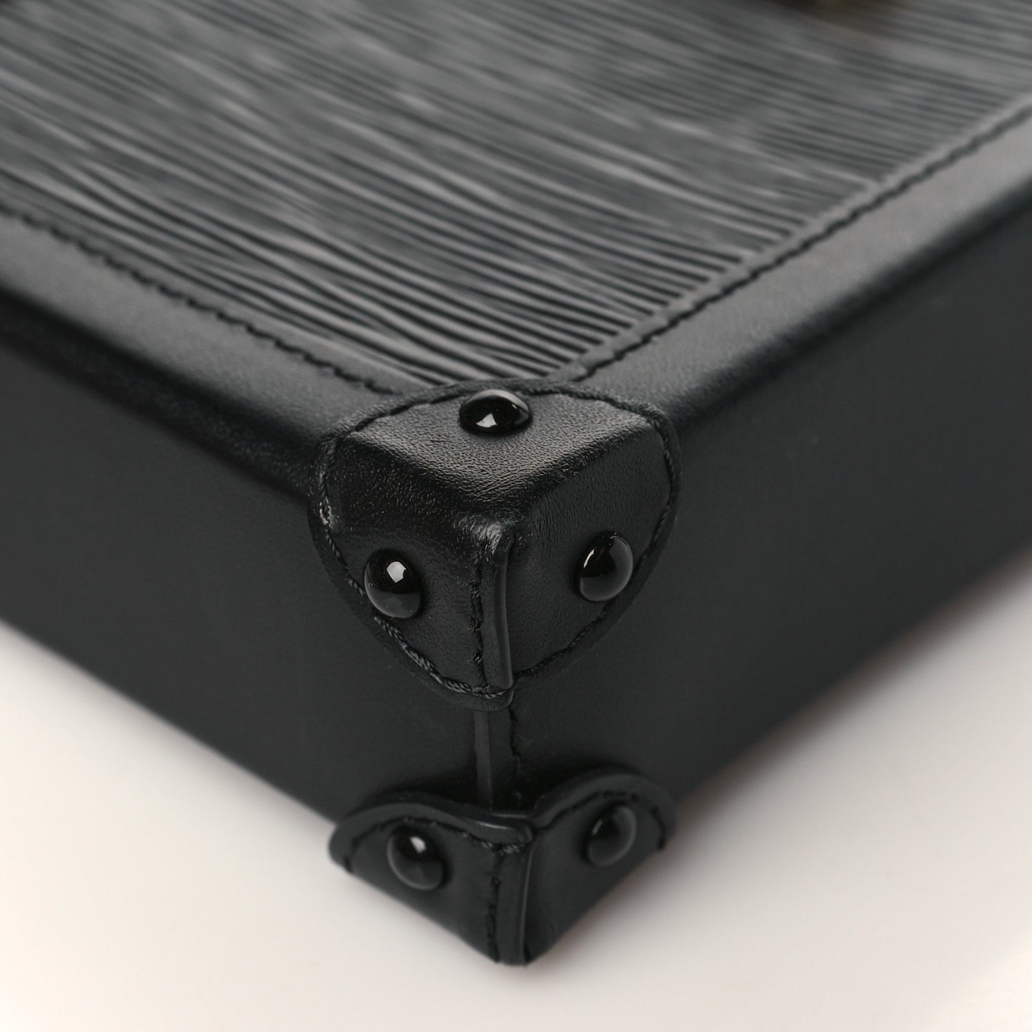 Epi Pochette Trunk Verticale Black