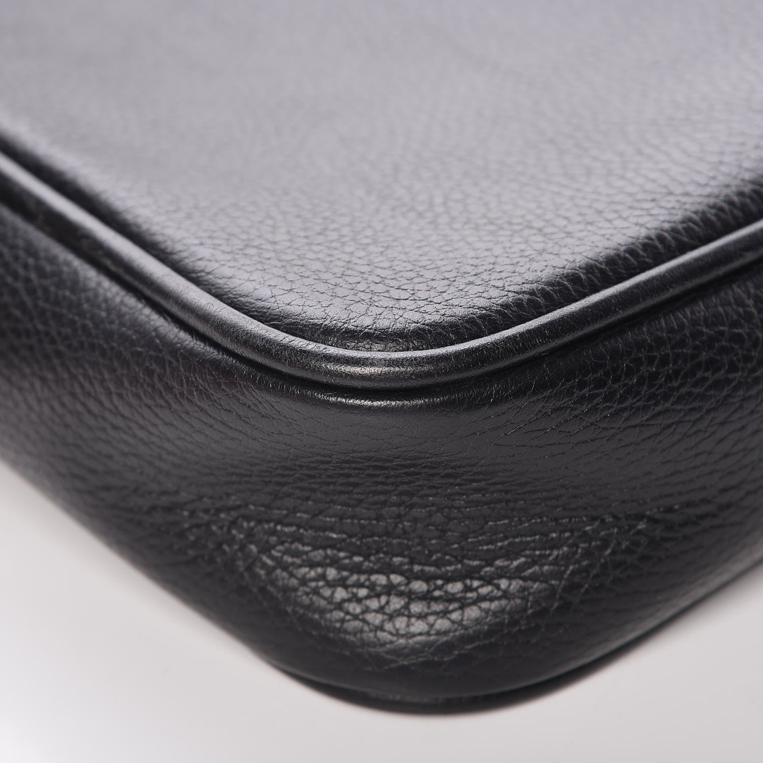 Gucci Grained Calfskin Logo Messenger Bag Black 12 of 13