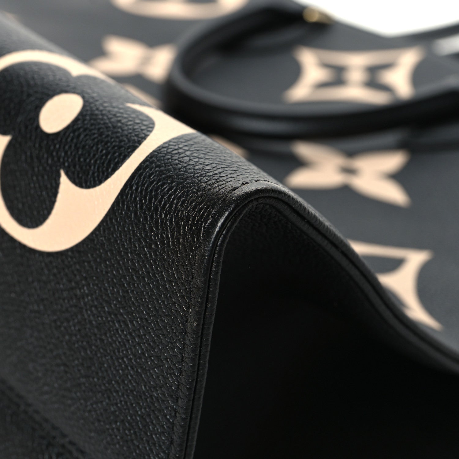 Louis Vuitton Empreinte Monogram Giant Onthego GM Black Beige 11 of 11