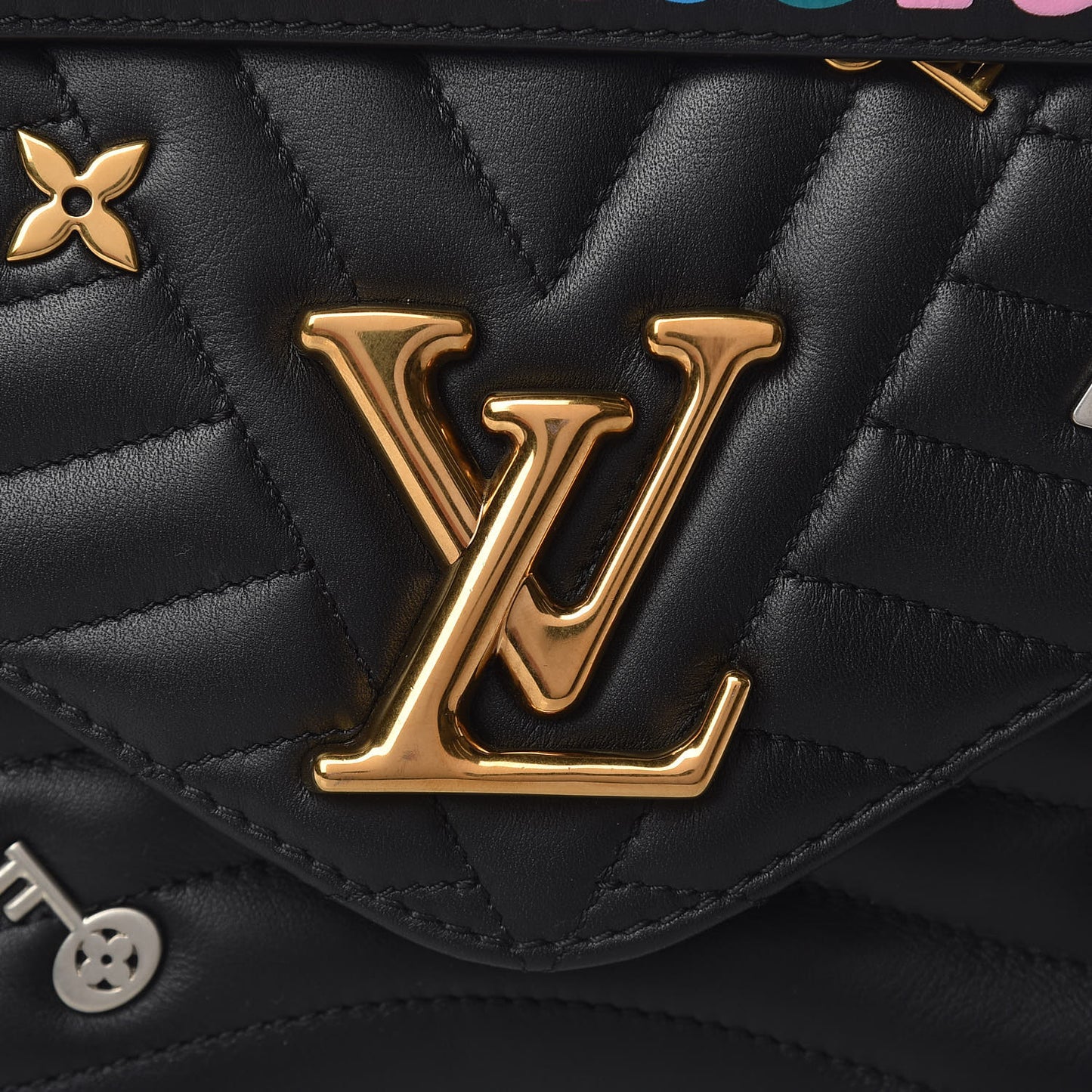 Calfskin Love Lock New Wave Chain MM Black