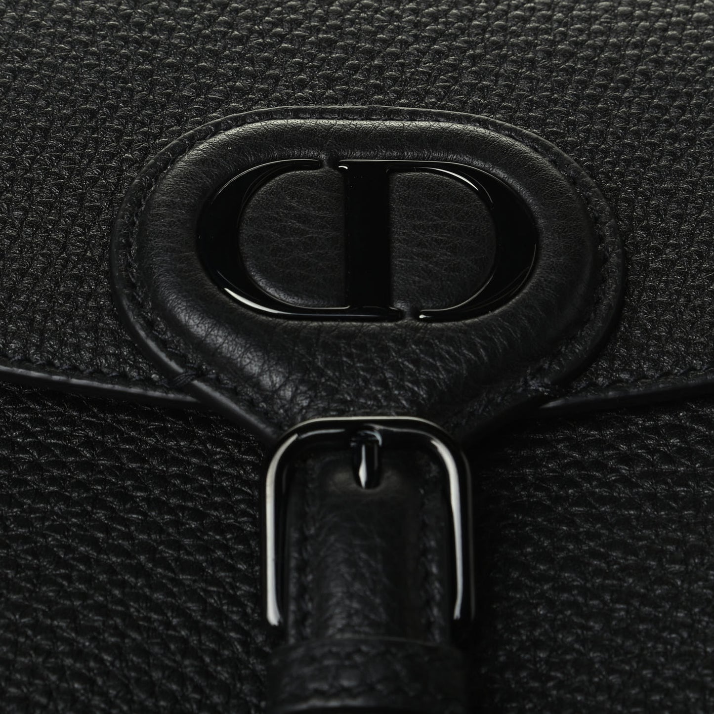 Grained Calfskin Medium Bobby Flap Black