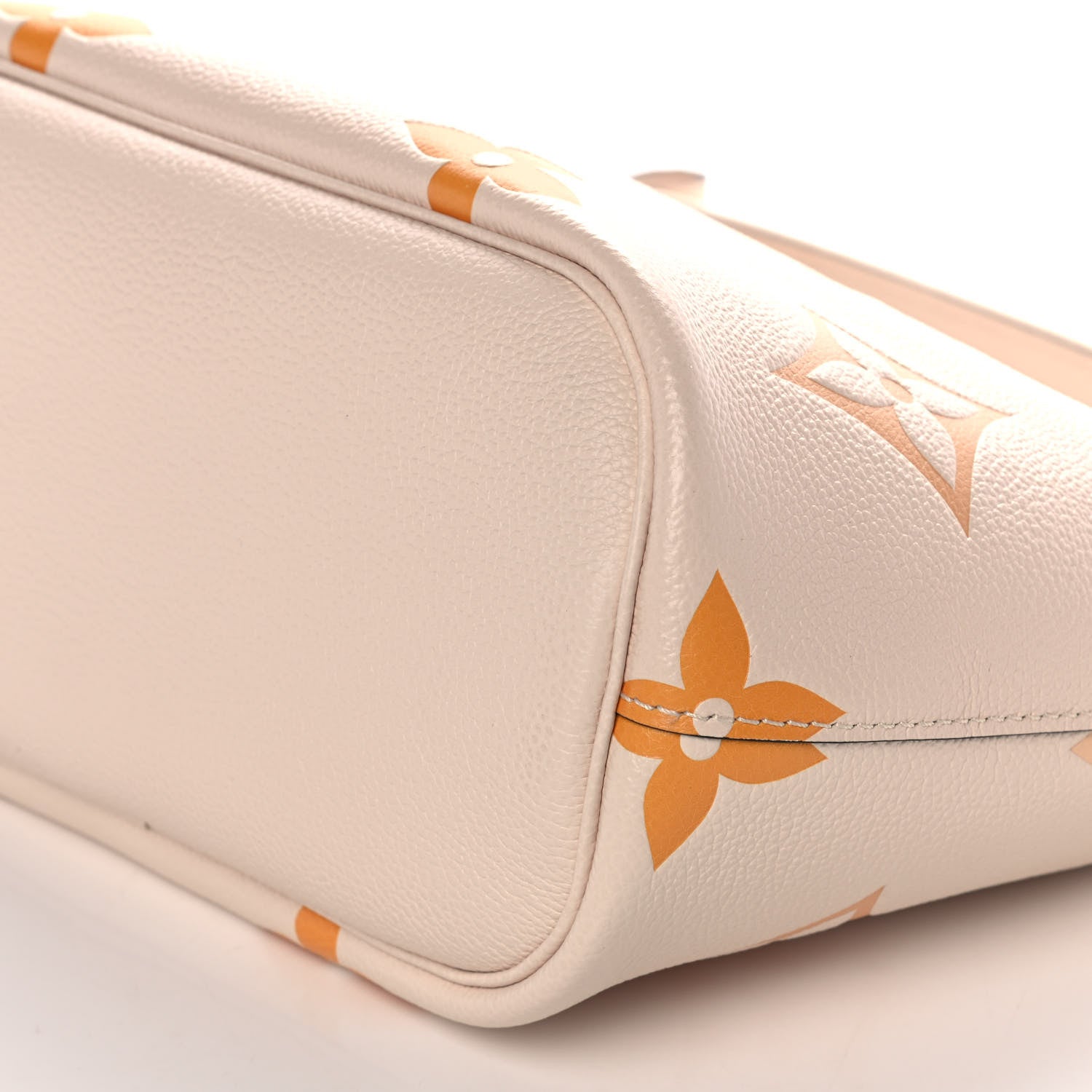 Louis Vuitton Empreinte Monogram Giant By The Pool Marshmallow Hobo Cream Saffron 9 of 10