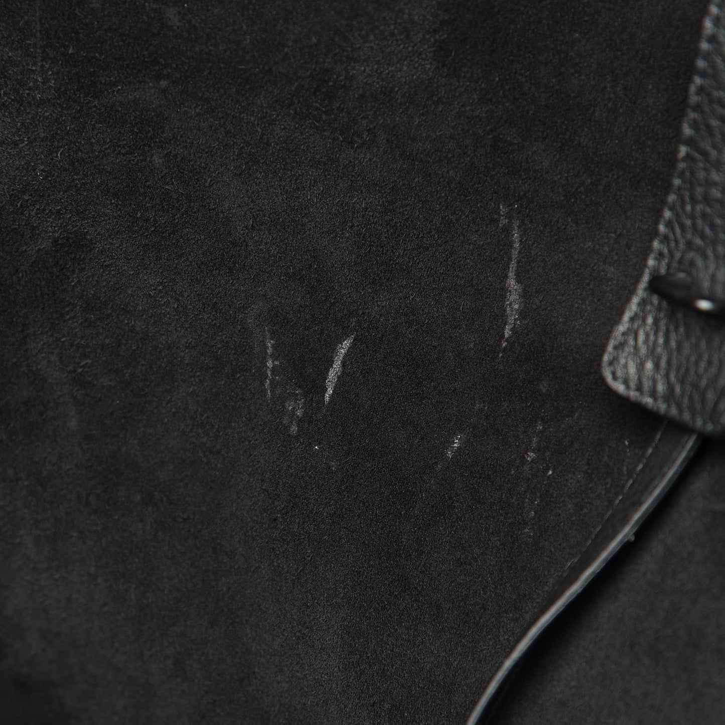 Supple Calfskin Medium Phantom Luggage Black