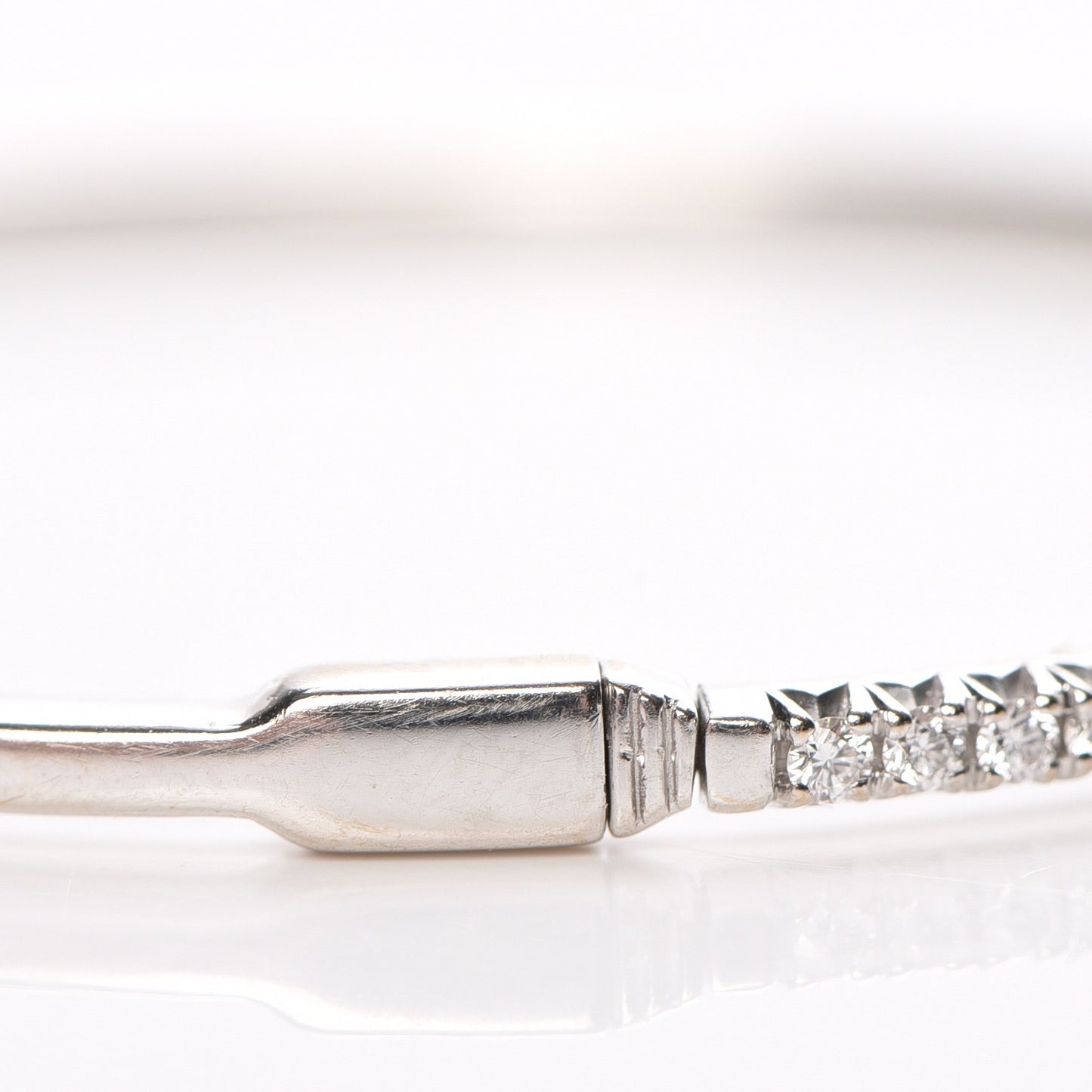 18K White Gold Diamond Metro Hinged Bangle Small