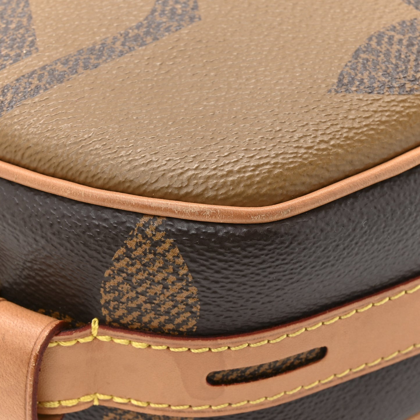 Reverse Monogram Giant Boite Chapeau Souple