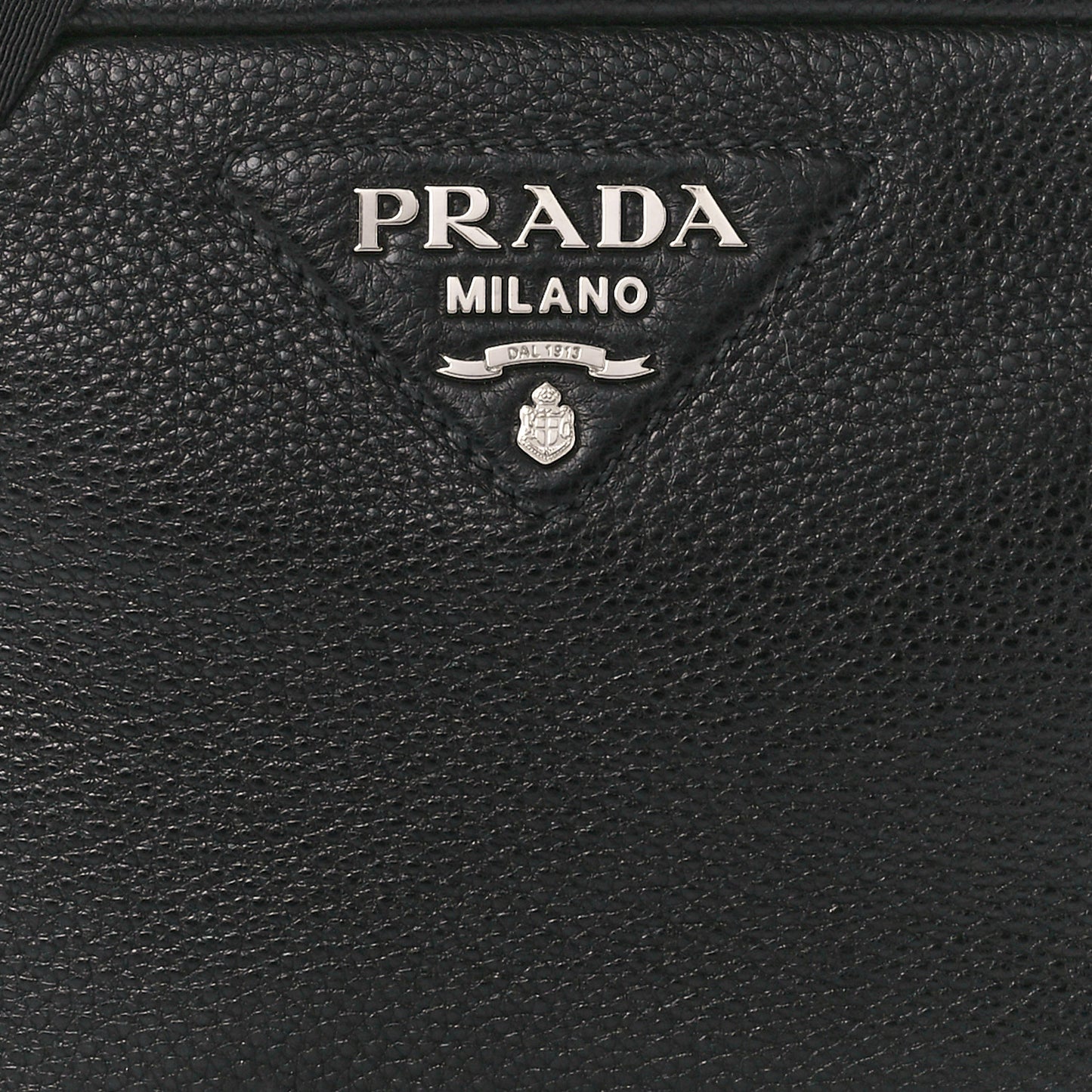 Vitello Daino Camera Crossbody Black