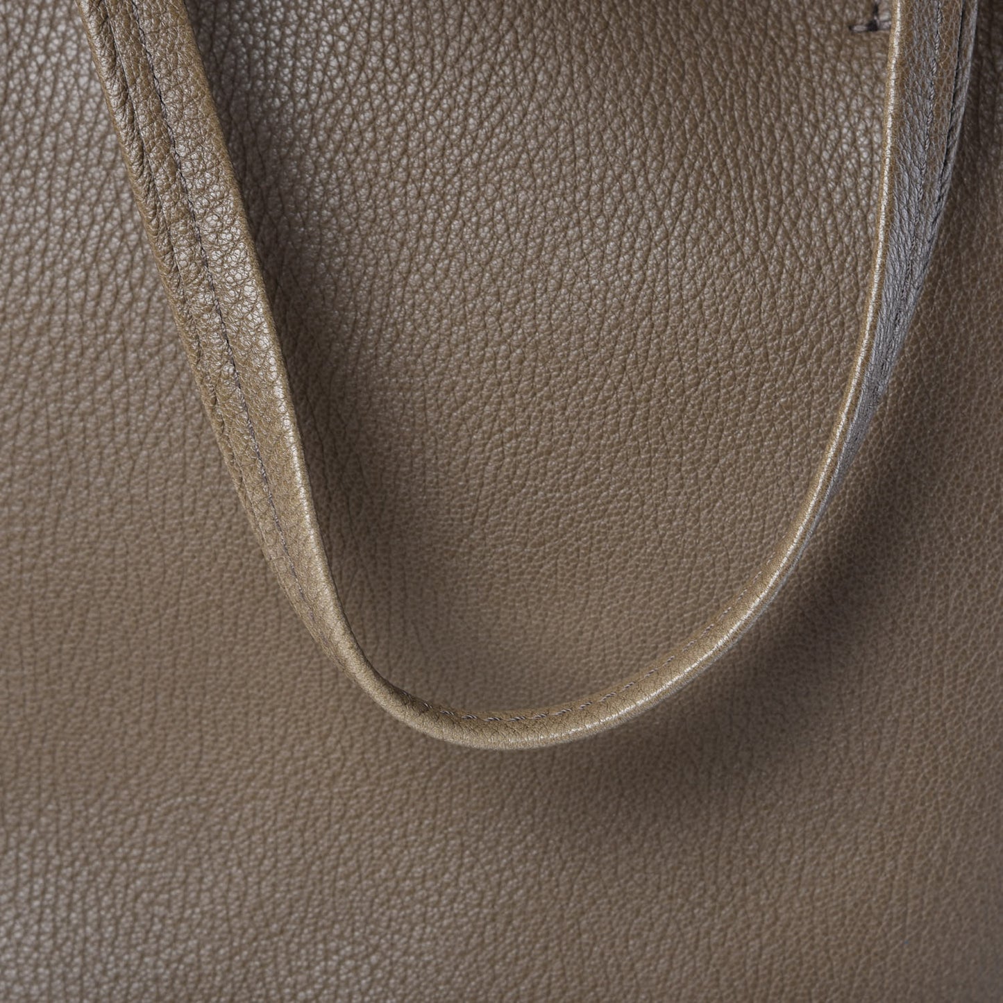 Soft Grained Calfskin Medium Belt Cabas Phantom Souris