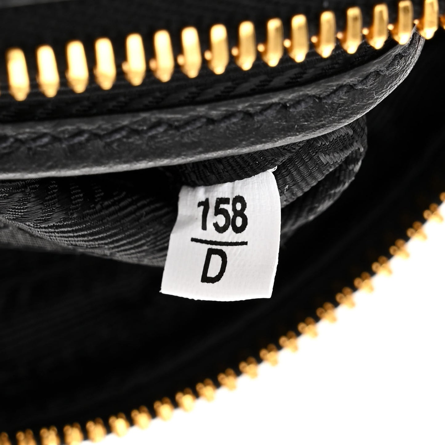 Vitello Daino Camera Crossbody Black