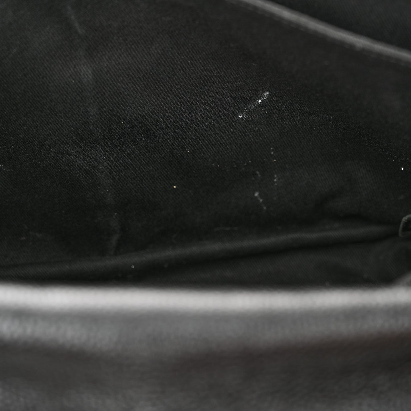 Grained Calfskin Medium Natural Beauty Flap Black