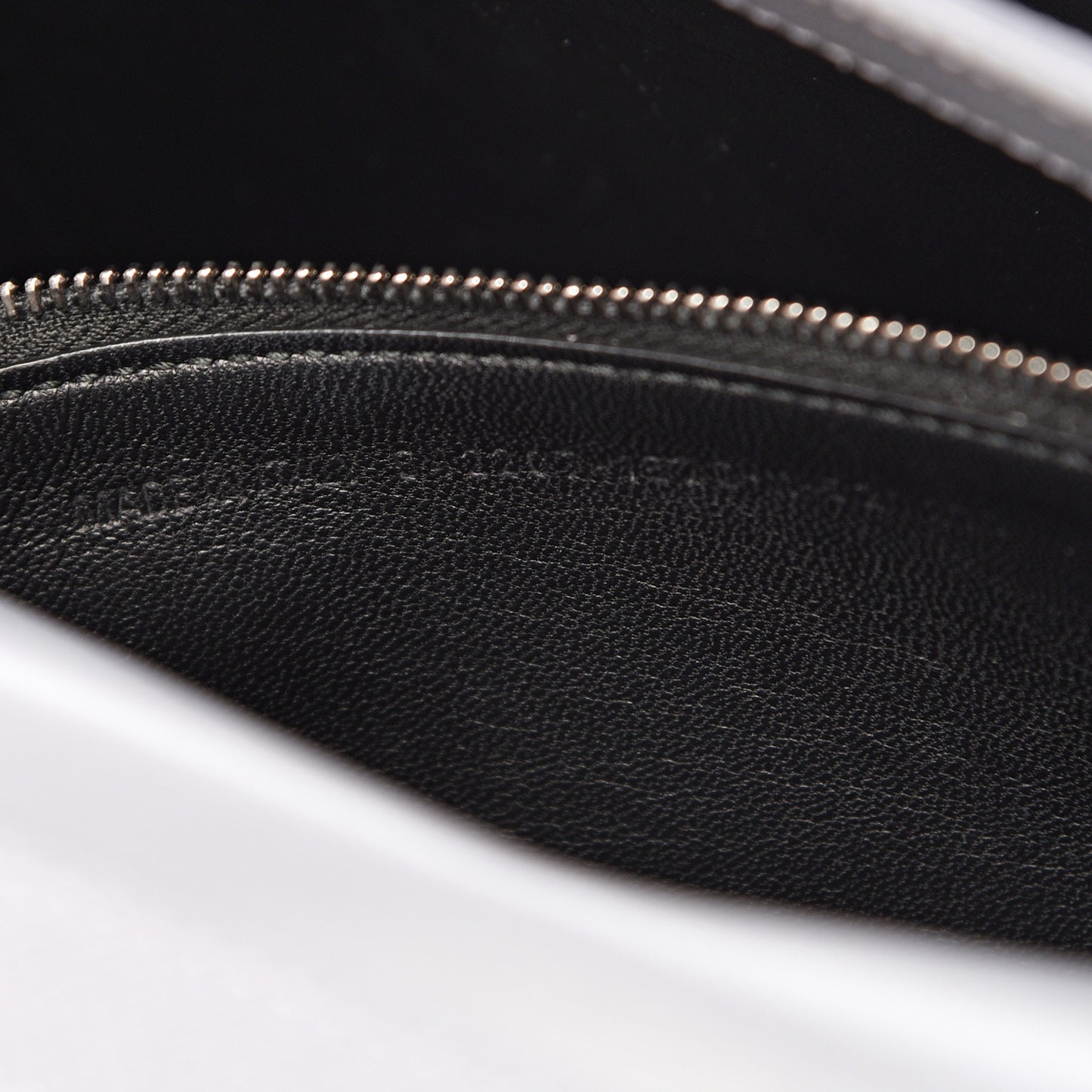 Signature Grained Calfskin Logo S Ville Day Bag Gris Perle Fonce White