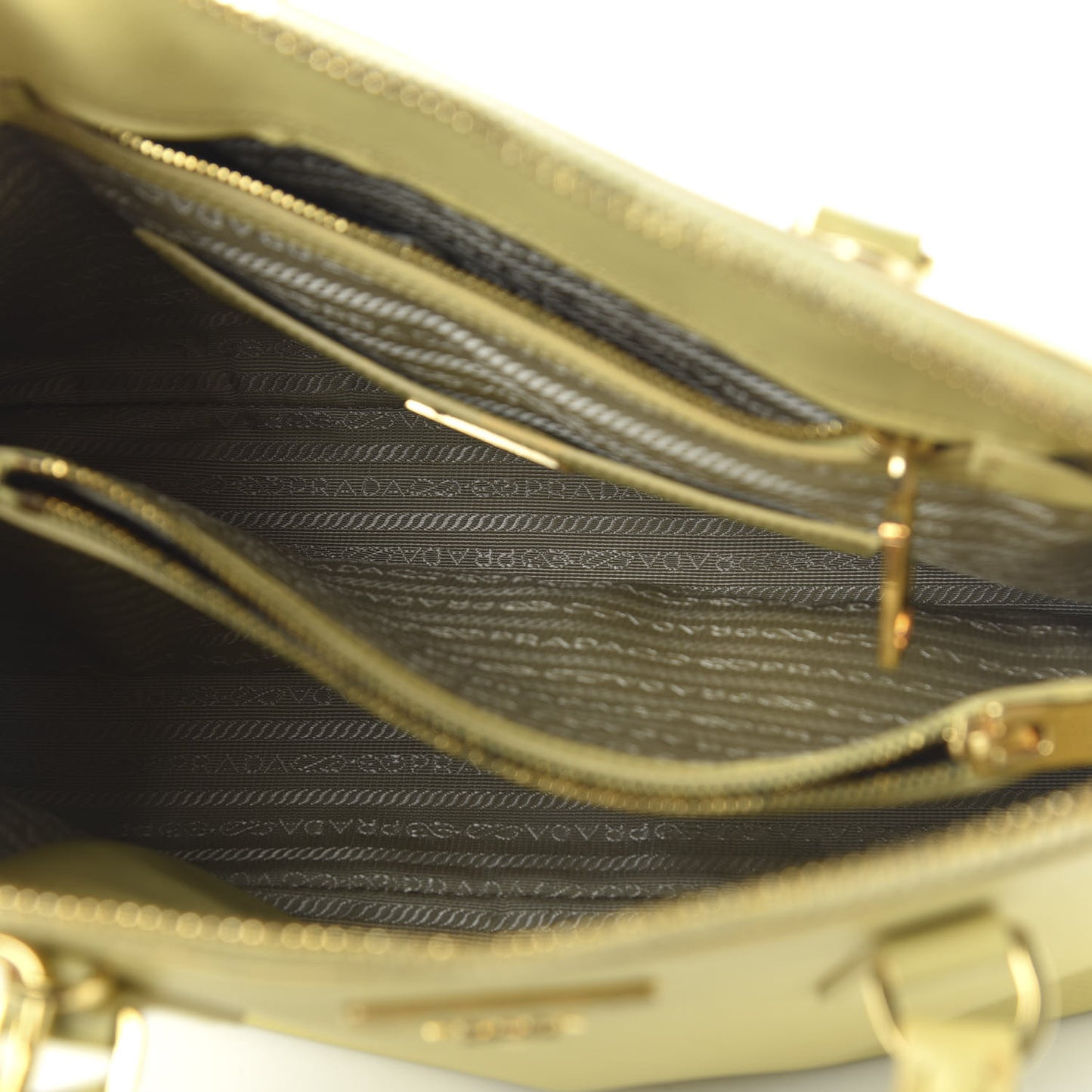 Saffiano Medium Promenade Tote Ginestra