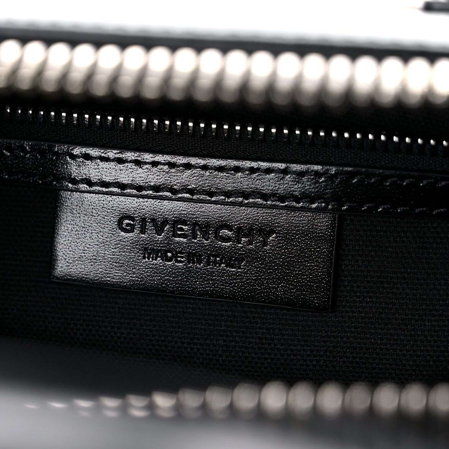 Shiny Lord Calfskin Small Antigona Black