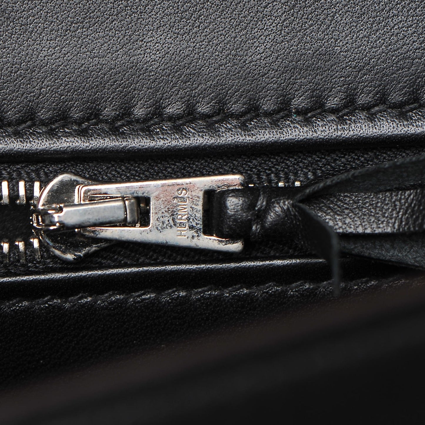 Epsom Horseshoe Constance 24 Etain Black