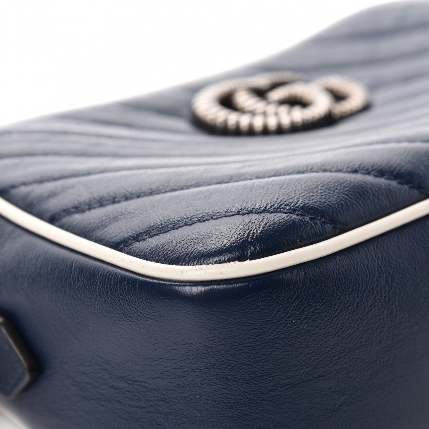 Vintage Effect Calfskin Matelasse Diagonal Small Torchon GG Marmont Chain Shoulder Bag Blue Agata Mystic White