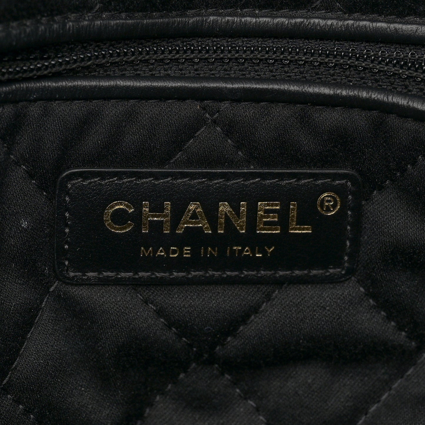 Shiny Calfskin Quilted Chanel 22 Black