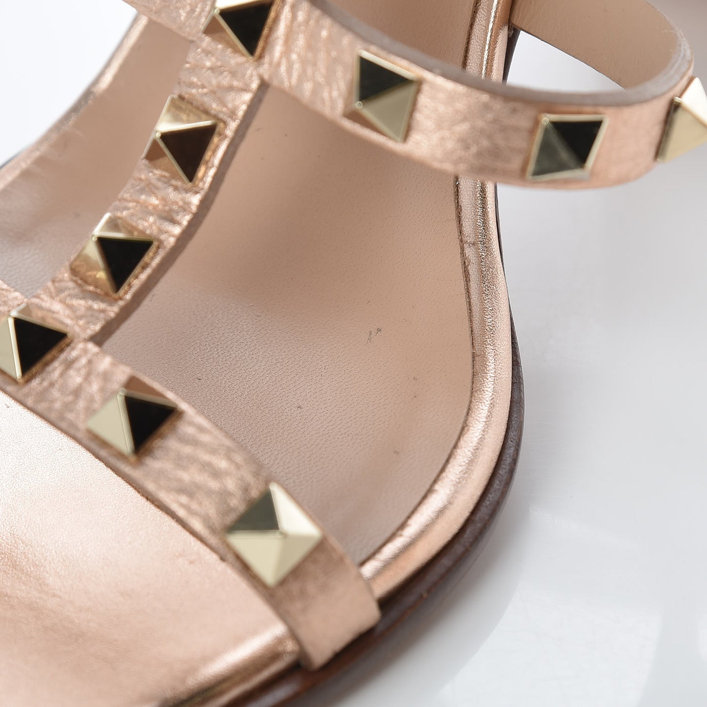 Metallic Pebbled Calfskin Rockstud 90mm City Sandals 39 Rame