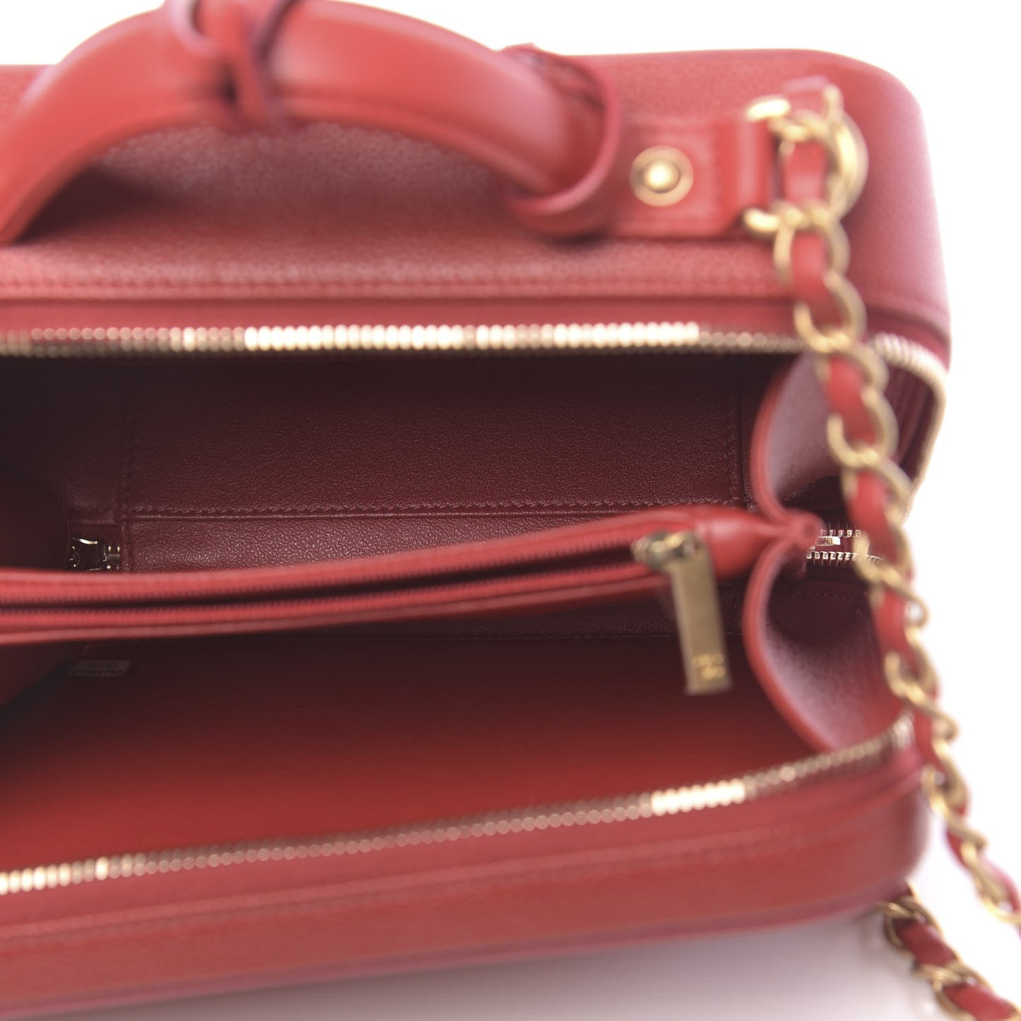 Caviar Quilted Medium CC Filigree Vanity Case Red