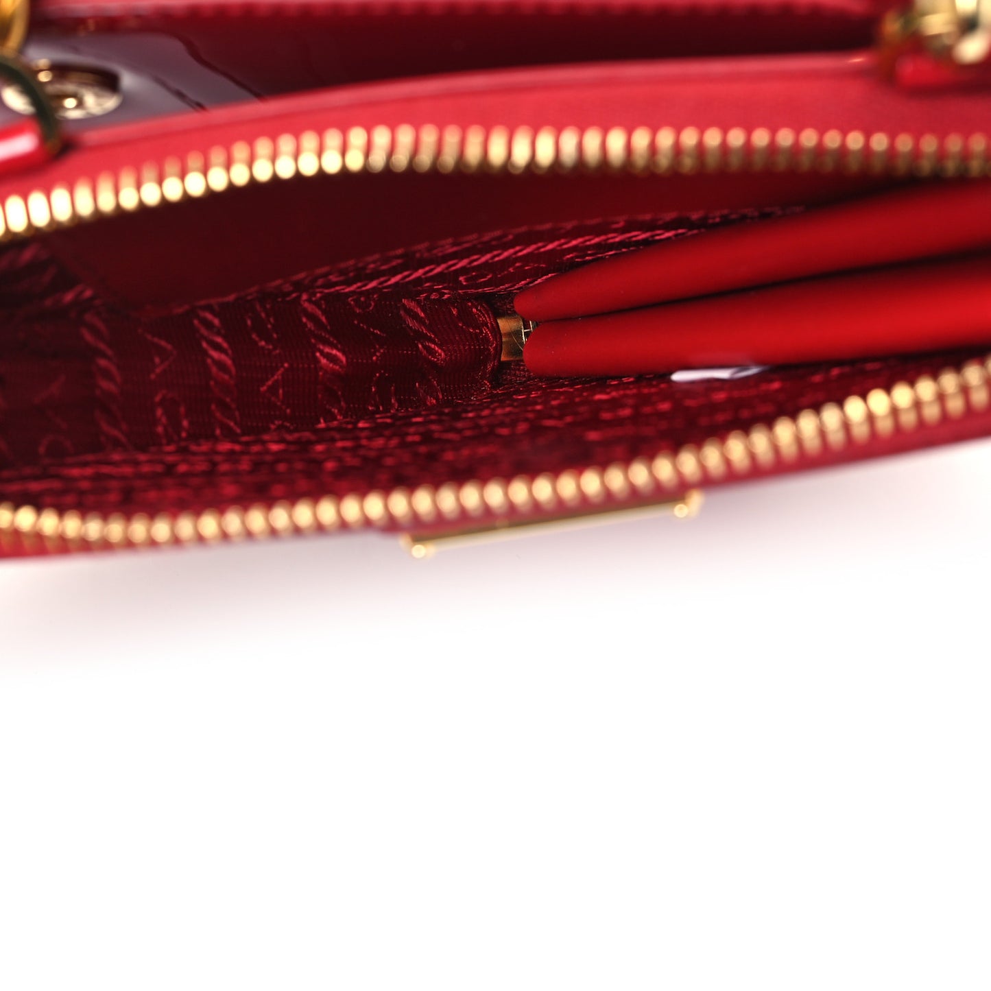 Spazzolato Mini Triangle Chain Crossbody Pouch Cherry