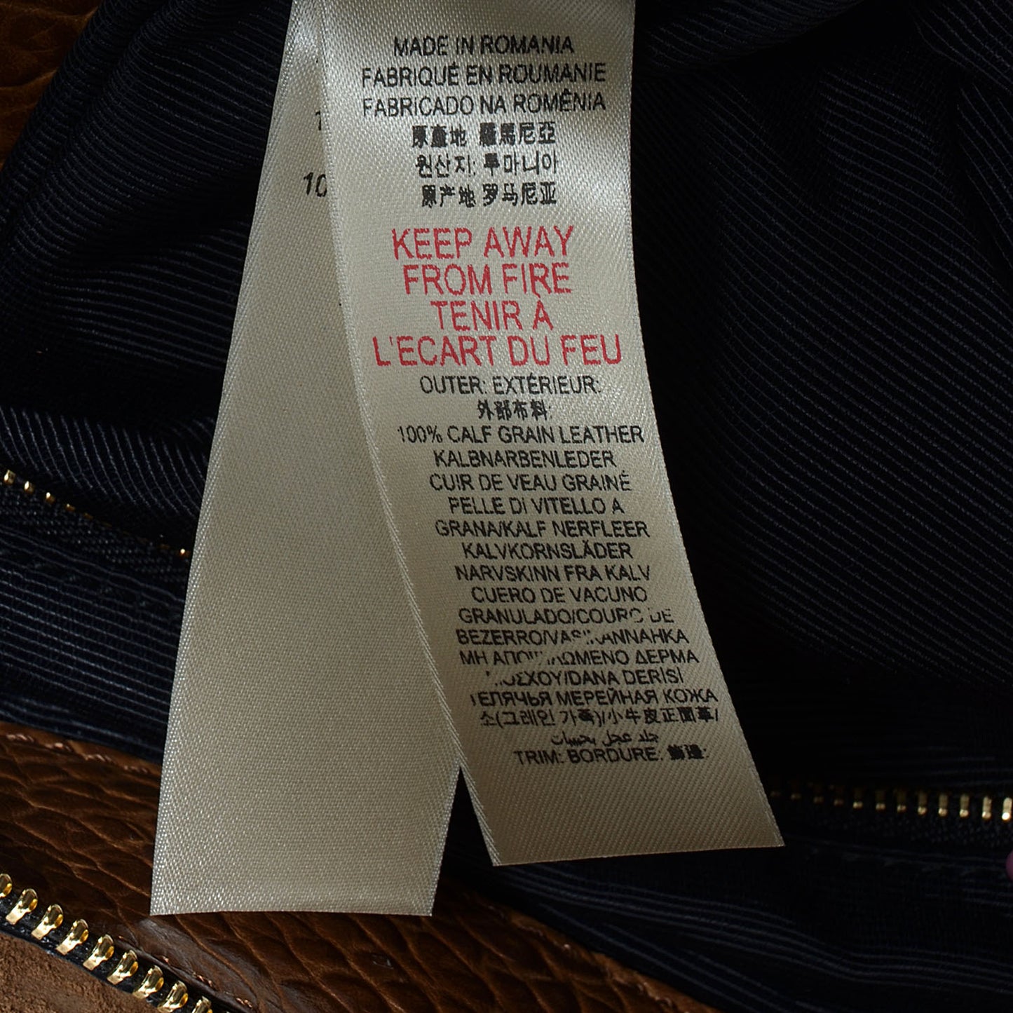 Signature Grain Vintage Finish Medium Tote Camel