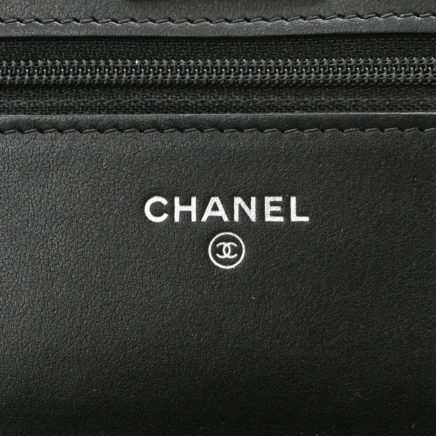 Chevron Reissue Wallet On Chain WOC So Black