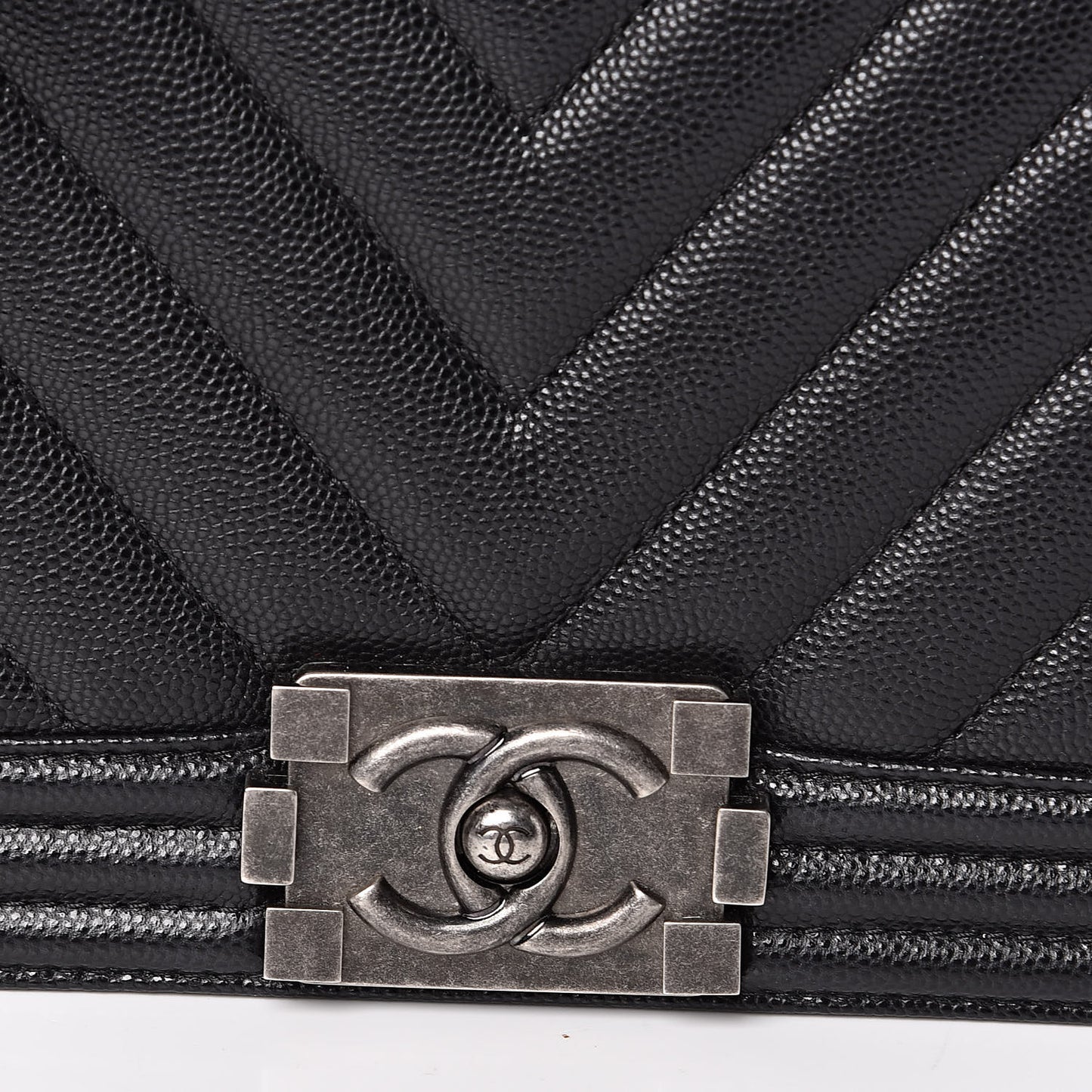 Caviar Chevron Quilted New Medium Boy Flap Black