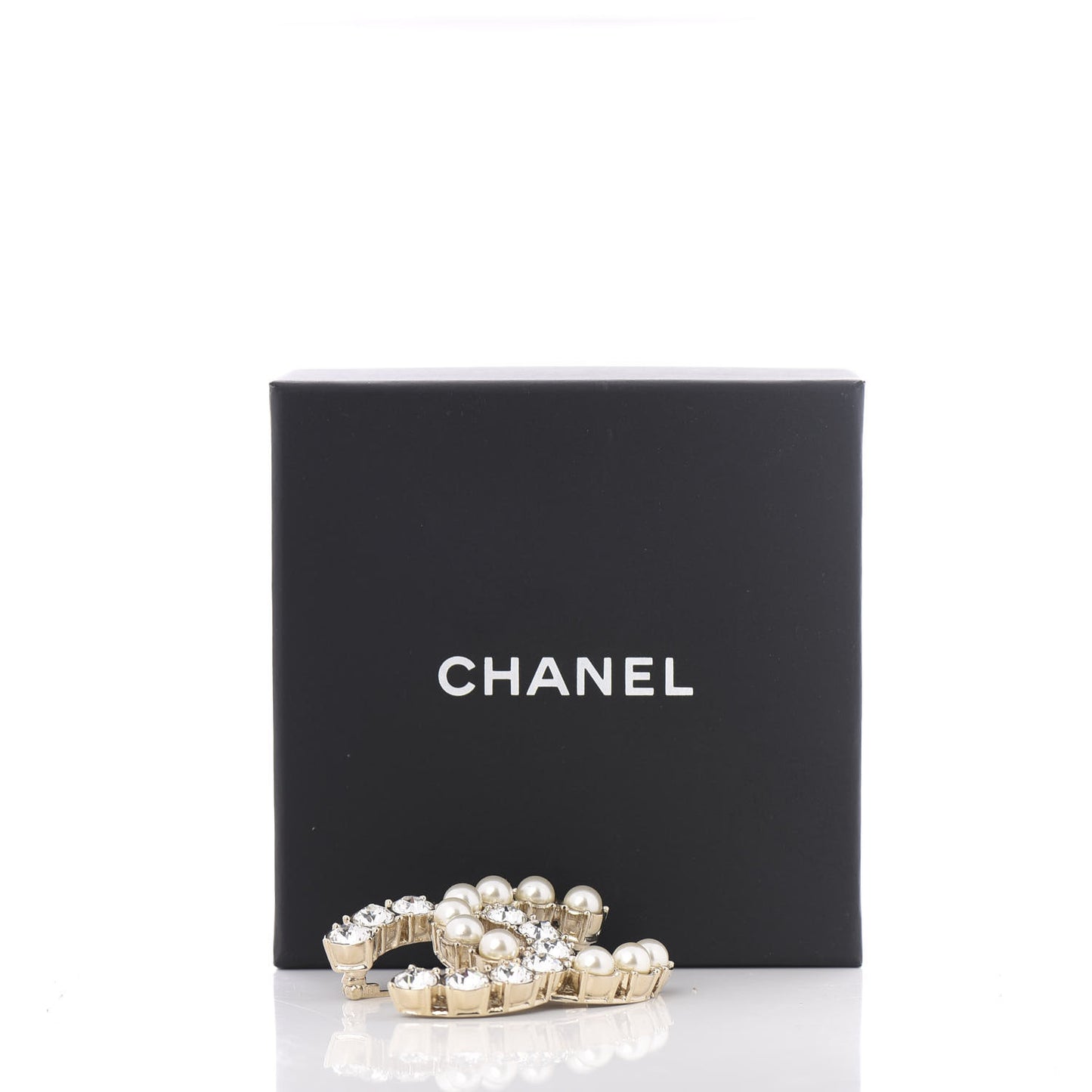 Crystal Pearl CC Dazzling Domino Brooch Gold
