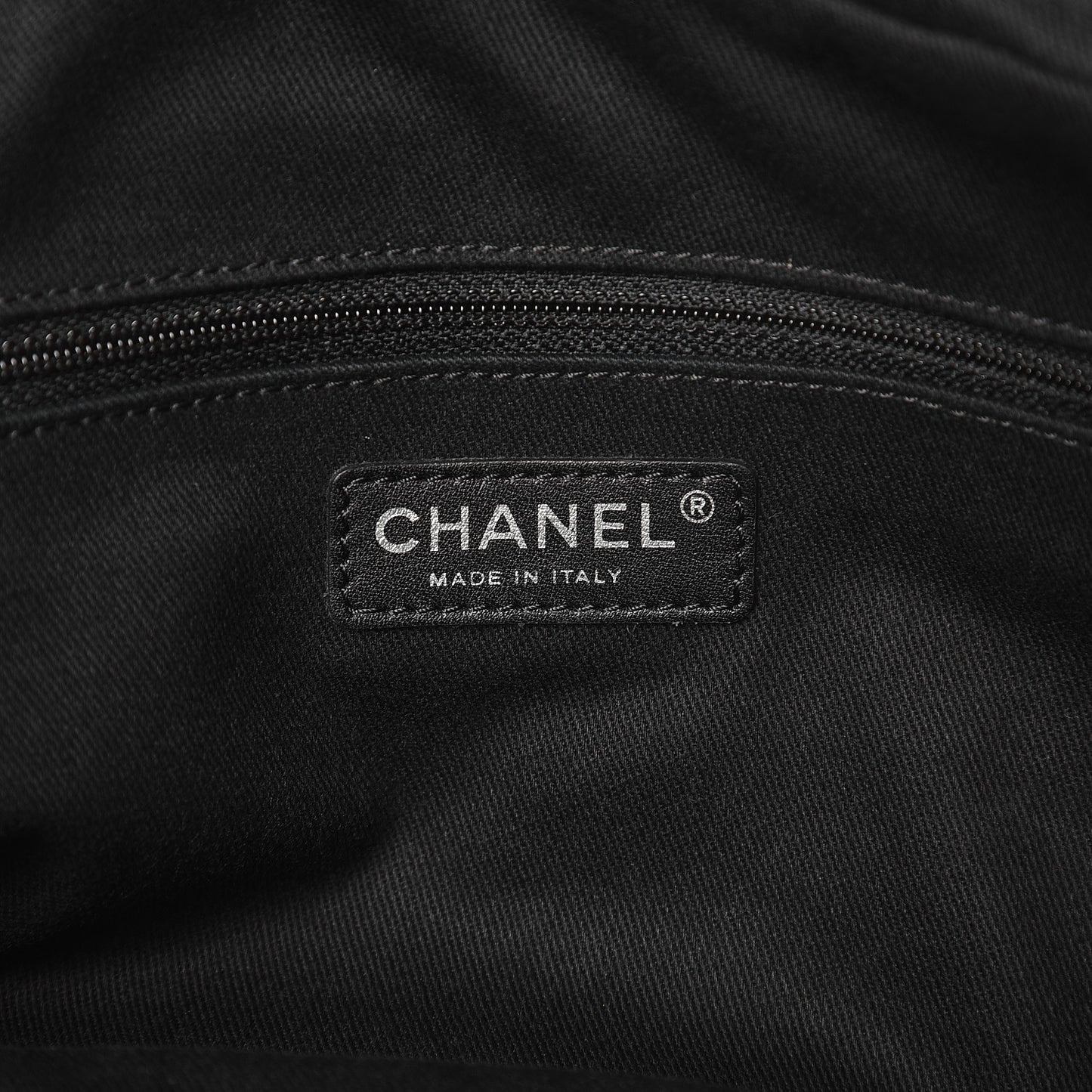 Iridescent Caviar Quilted Large Chic Flap Black